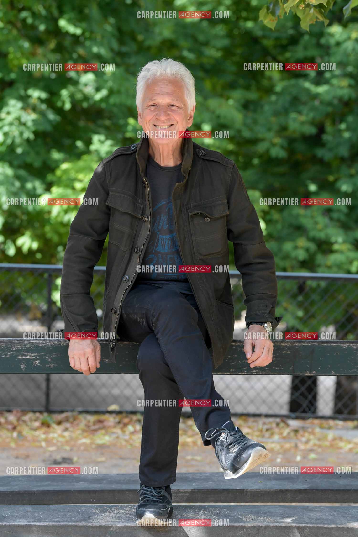 Le chanteur Gérard Lenorman au jardin des Tuileries à Paris. ( Exclusif )