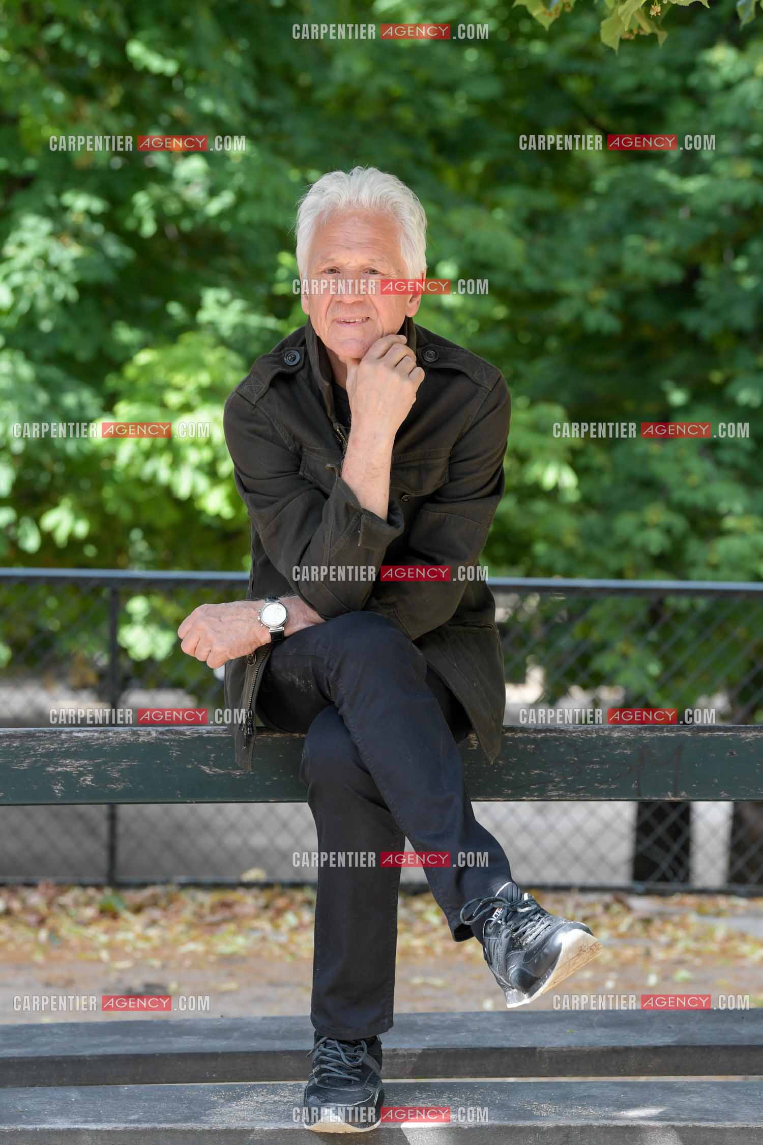 Le chanteur Gérard Lenorman au jardin des Tuileries à Paris. ( Exclusif )