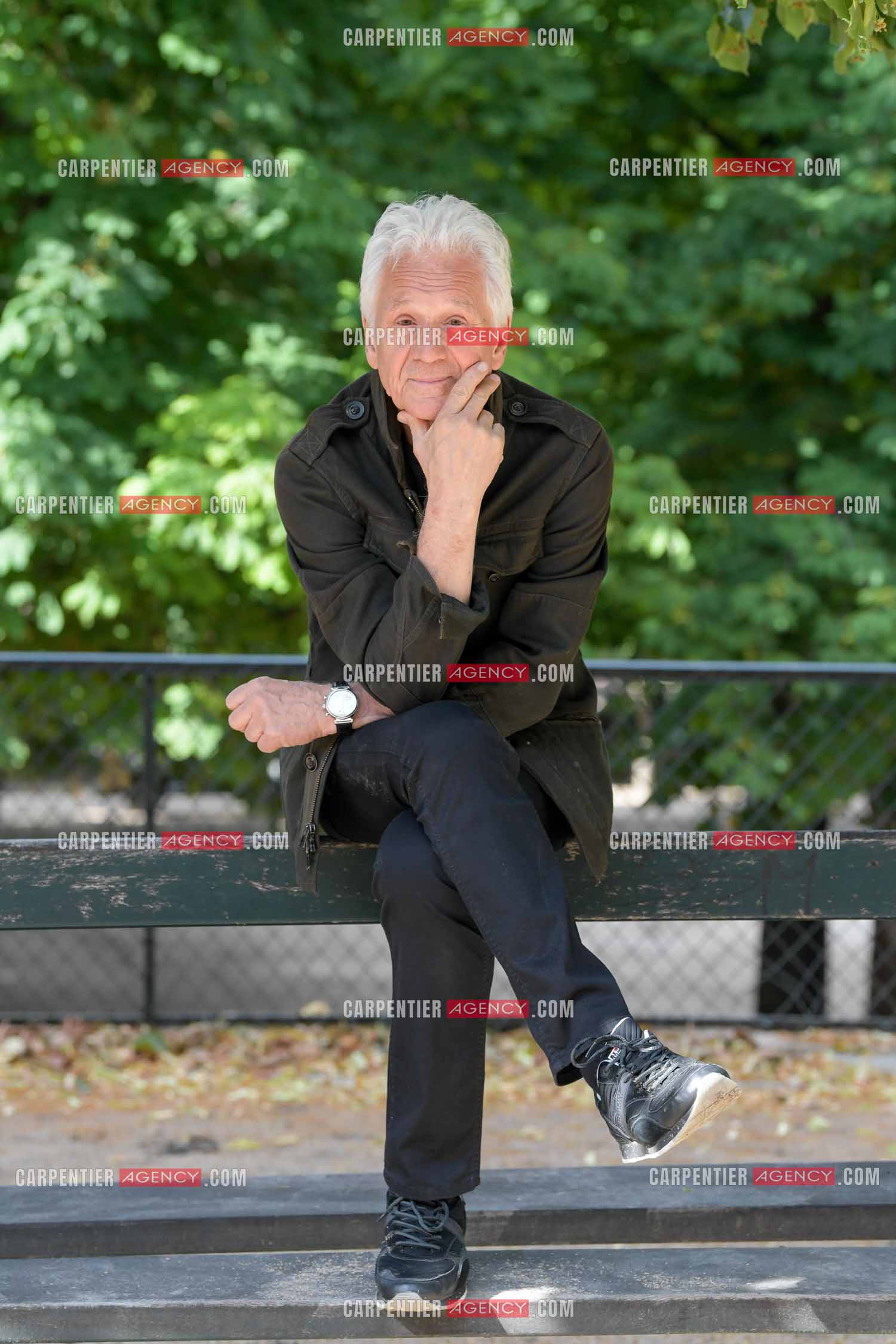 Le chanteur Gérard Lenorman au jardin des Tuileries à Paris. ( Exclusif )