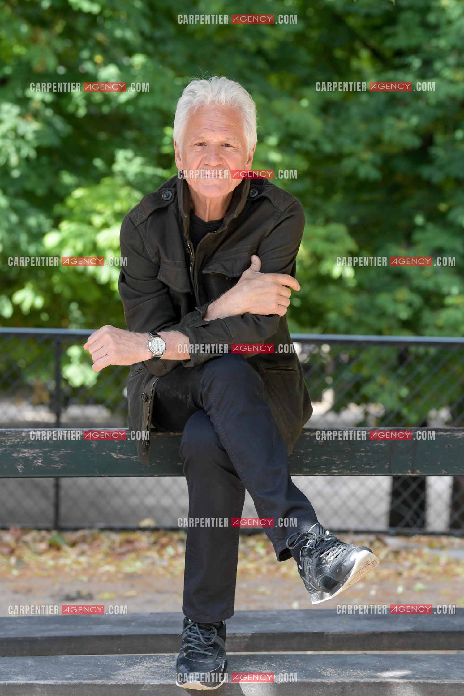 Le chanteur Gérard Lenorman au jardin des Tuileries à Paris. ( Exclusif )