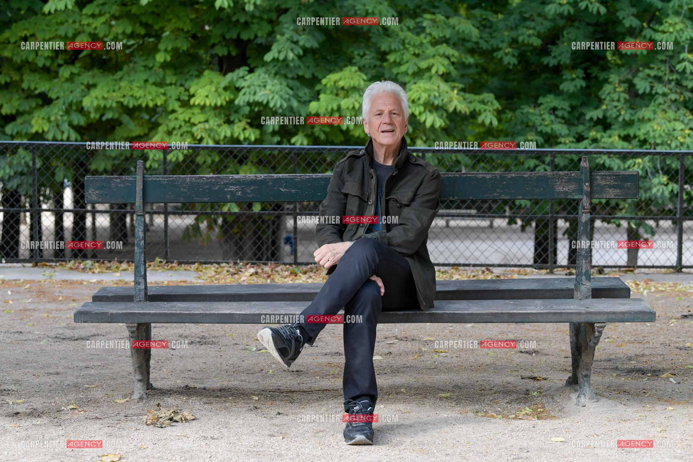 Le chanteur Gérard Lenorman au jardin des Tuileries à Paris. ( Exclusif )