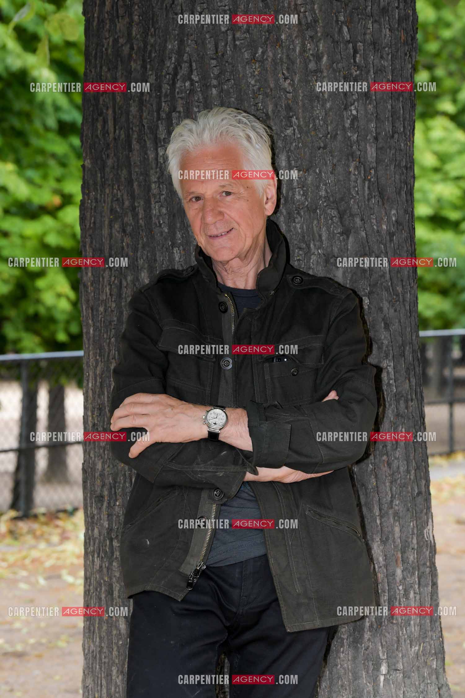 Le chanteur Gérard Lenorman au jardin des Tuileries à Paris. ( Exclusif )