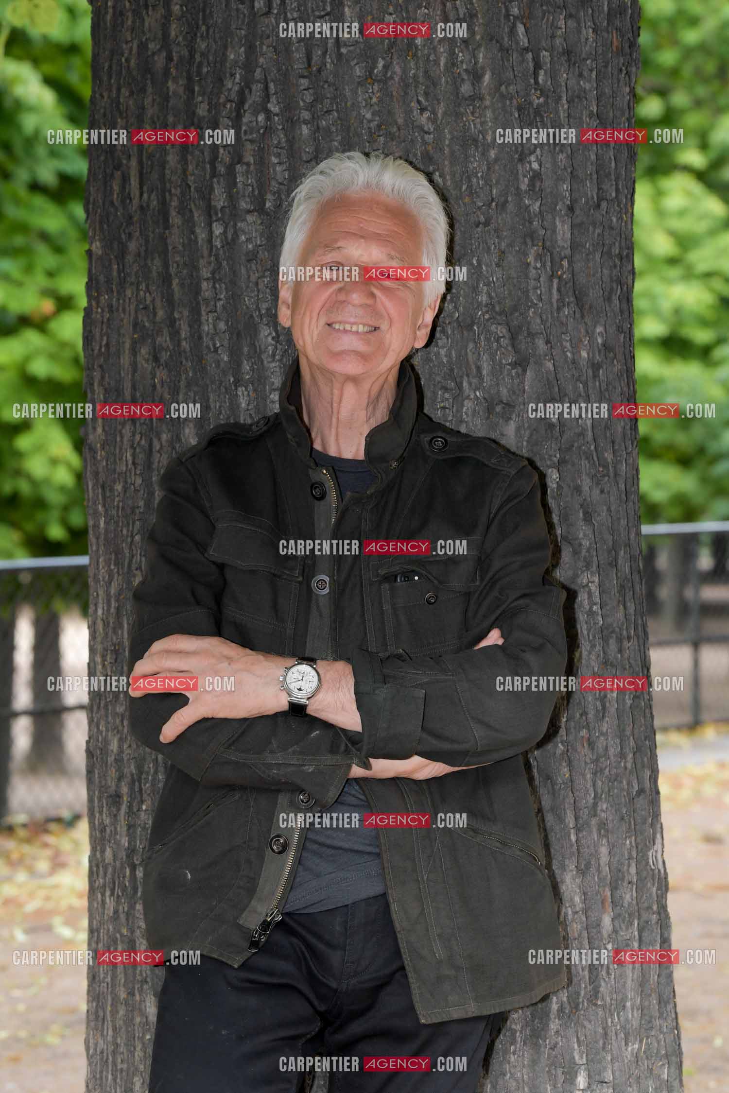 Le chanteur Gérard Lenorman au jardin des Tuileries à Paris. ( Exclusif )