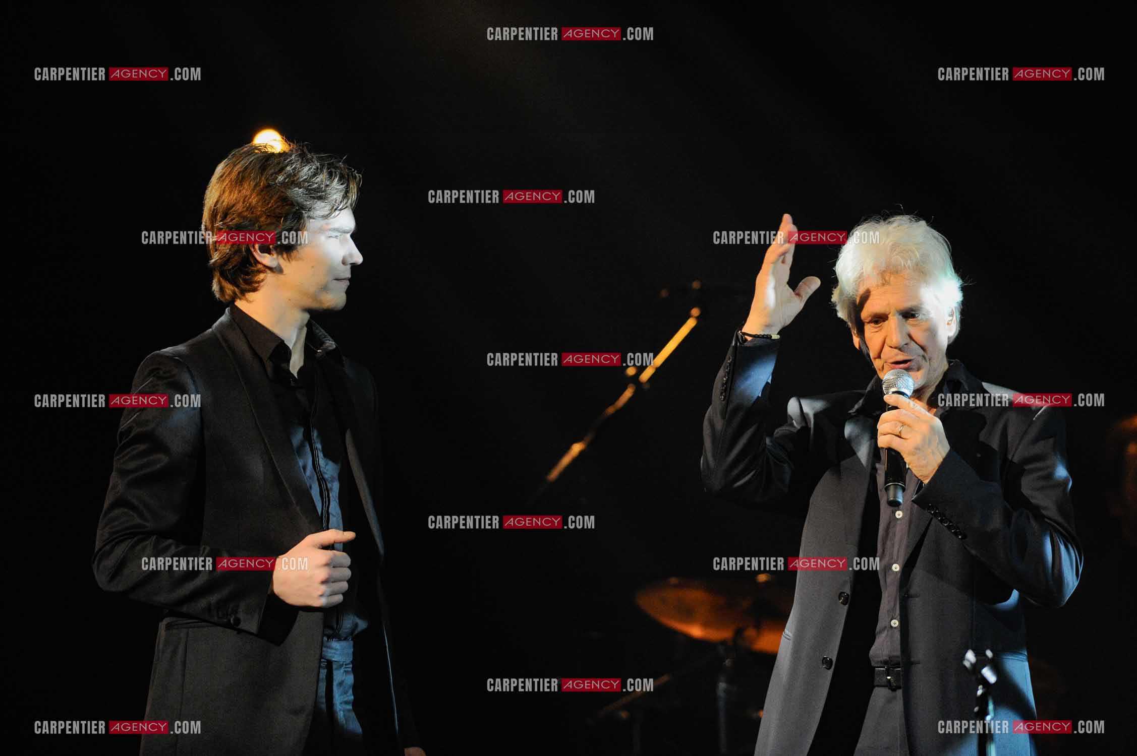 Le chanteur Gérard Lenorman en concert au Grand Rex à Paris. Gérard Lenorman lors d'un duo avec Amaury Vassili.  ( Exclusif )