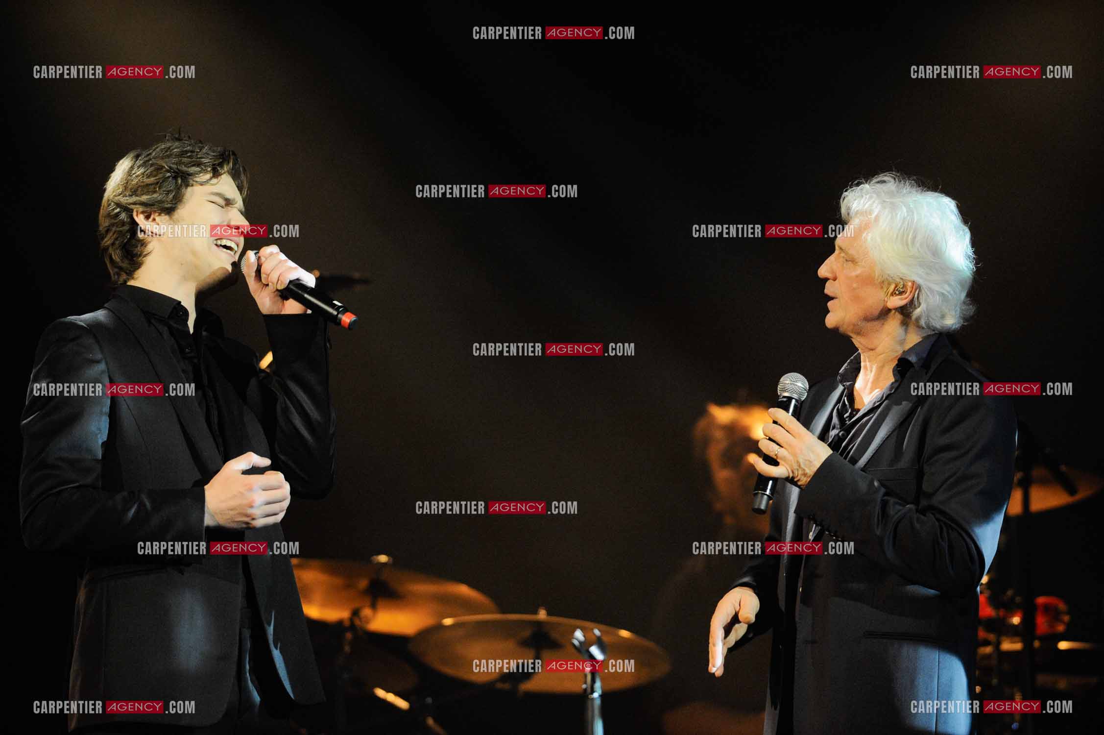 Le chanteur Gérard Lenorman en concert au Grand Rex à Paris. Gérard Lenorman lors d'un duo avec Amaury Vassili.  ( Exclusif )