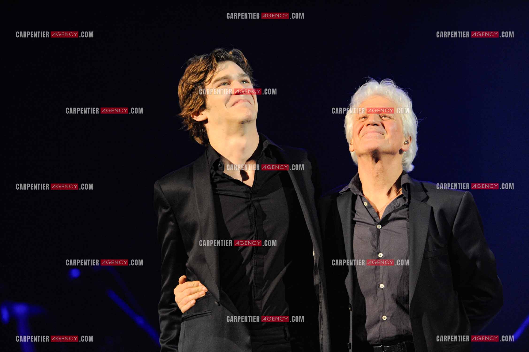 Le chanteur Gérard Lenorman en concert au Grand Rex à Paris. Gérard Lenorman lors d'un duo avec Amaury Vassili.  ( Exclusif )