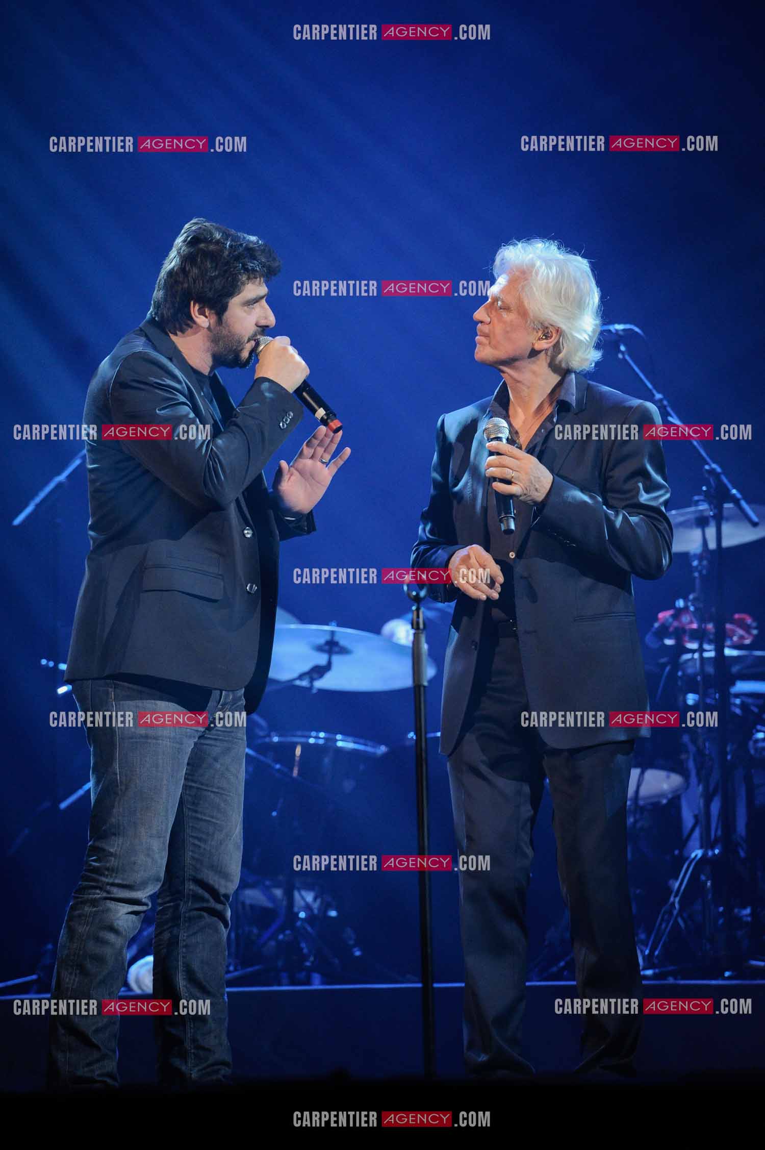 Le chanteur Gérard Lenorman en concert au Grand Rex à Paris. Gérard Lenorman lors d'un duo avec Patrick Fiori.  ( Exclusif )