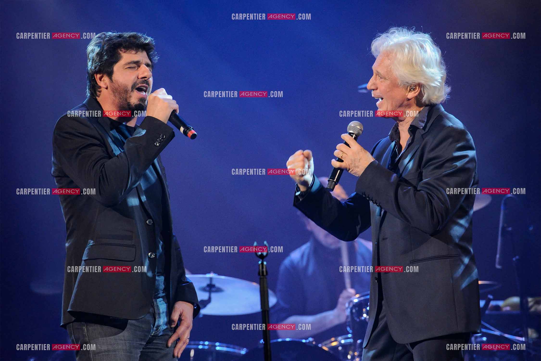 Le chanteur Gérard Lenorman en concert au Grand Rex à Paris. Gérard Lenorman lors d'un duo avec Patrick Fiori.  ( Exclusif )