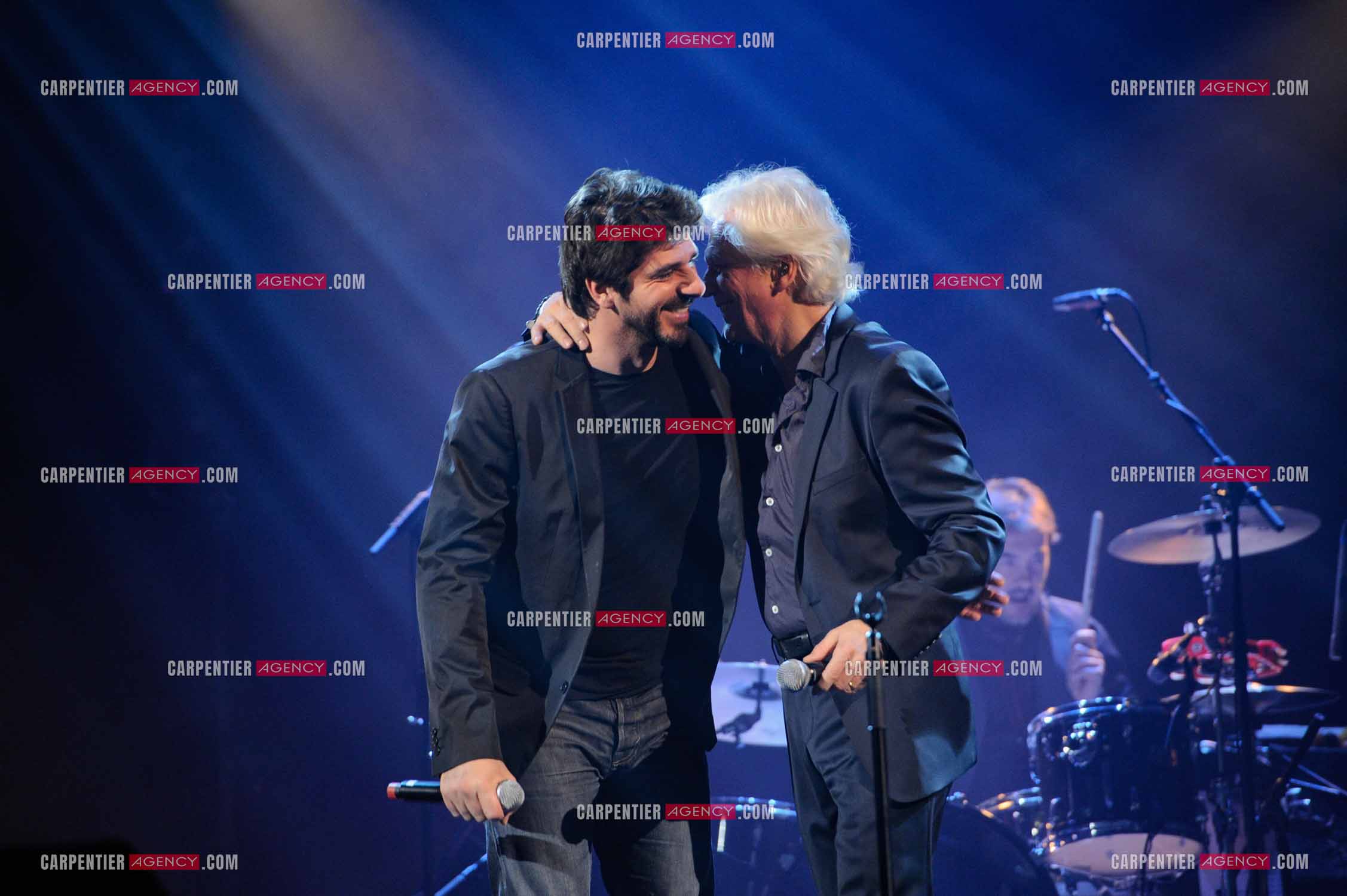 Le chanteur Gérard Lenorman en concert au Grand Rex à Paris. Gérard Lenorman lors d'un duo avec Patrick Fiori.  ( Exclusif )