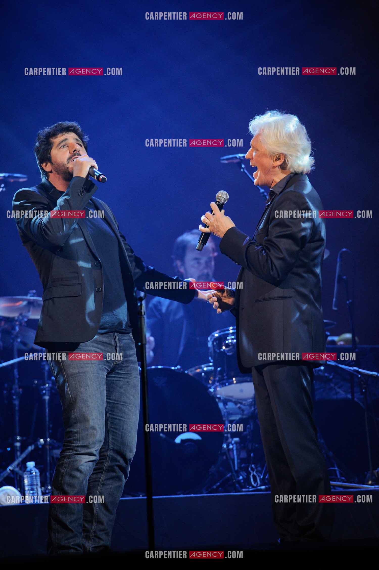 Le chanteur Gérard Lenorman en concert au Grand Rex à Paris. Gérard Lenorman lors d'un duo avec Patrick Fiori.  ( Exclusif )