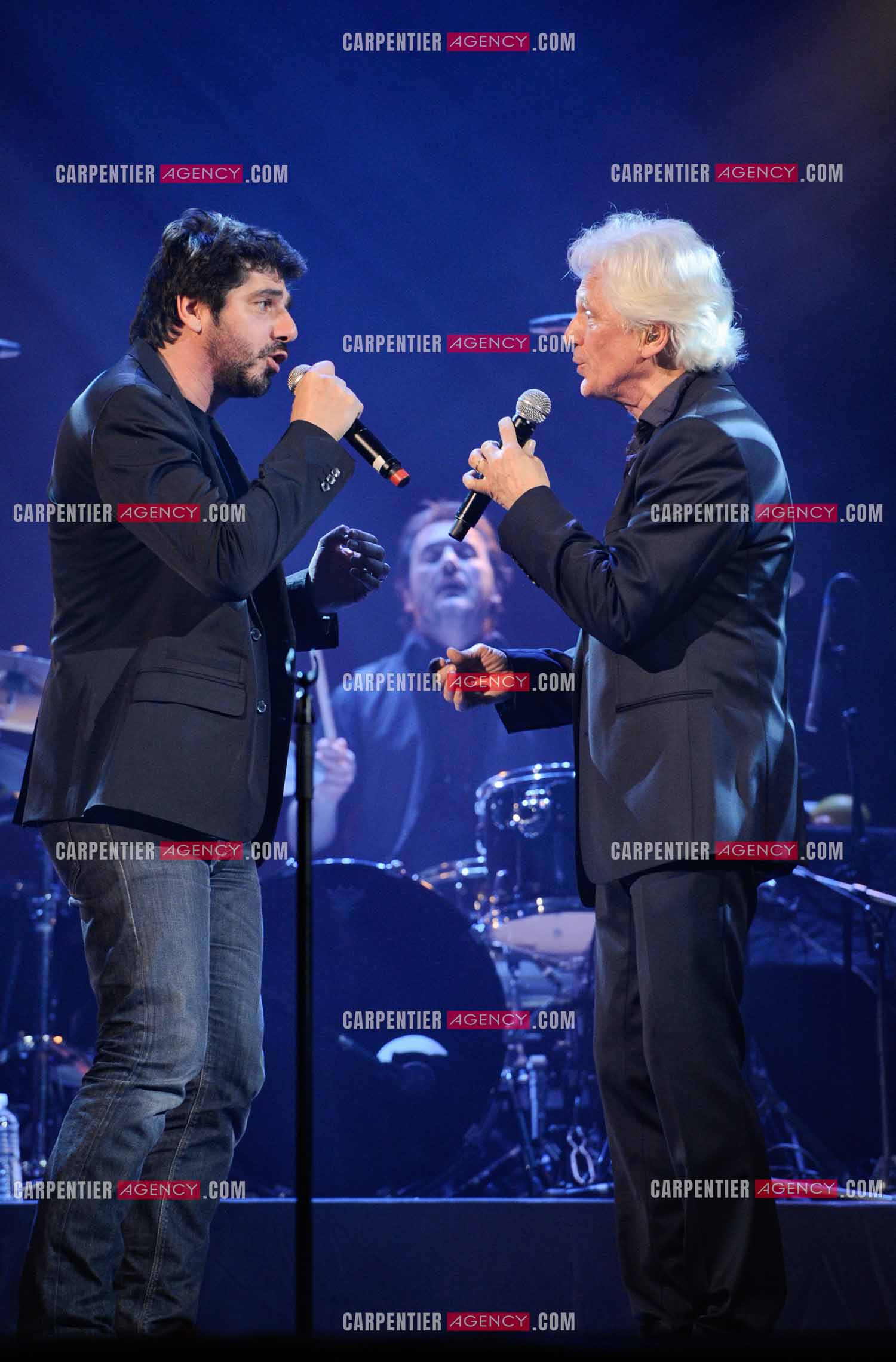 Le chanteur Gérard Lenorman en concert au Grand Rex à Paris. Gérard Lenorman lors d'un duo avec Patrick Fiori.  ( Exclusif )