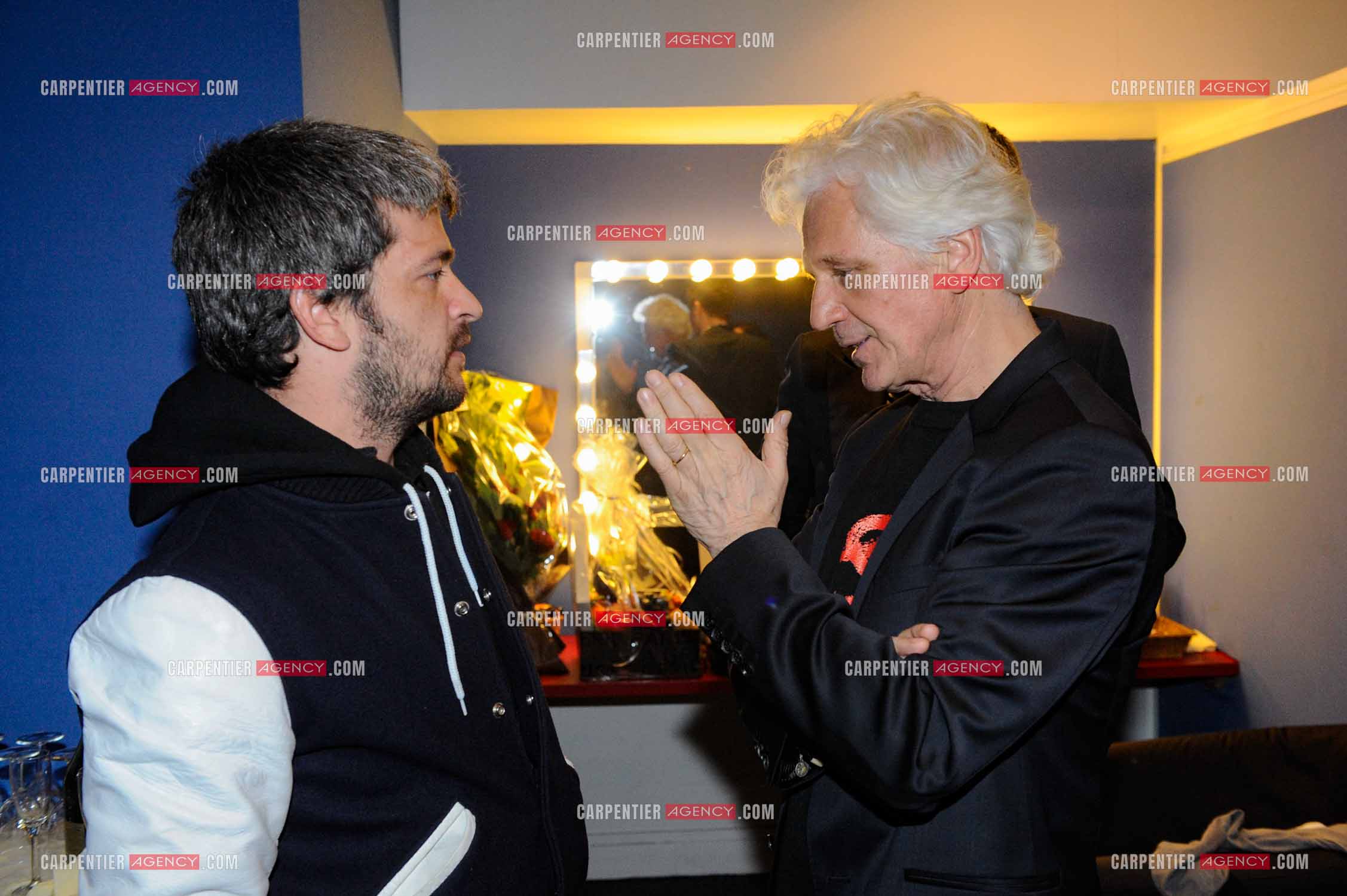 Le chanteur Gérard Lenorman en concert au Grand Rex à Paris. Dans les loges, Gérard Lenorman et le chanteur Grégoire Boissenot dit Grégoire.  ( Exclusif )