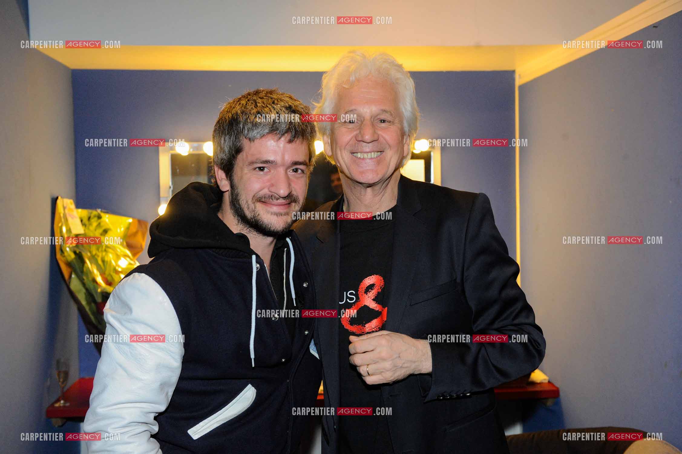 Le chanteur Gérard Lenorman en concert au Grand Rex à Paris. Dans les loges, Gérard Lenorman et le chanteur Grégoire Boissenot dit Grégoire.  ( Exclusif )