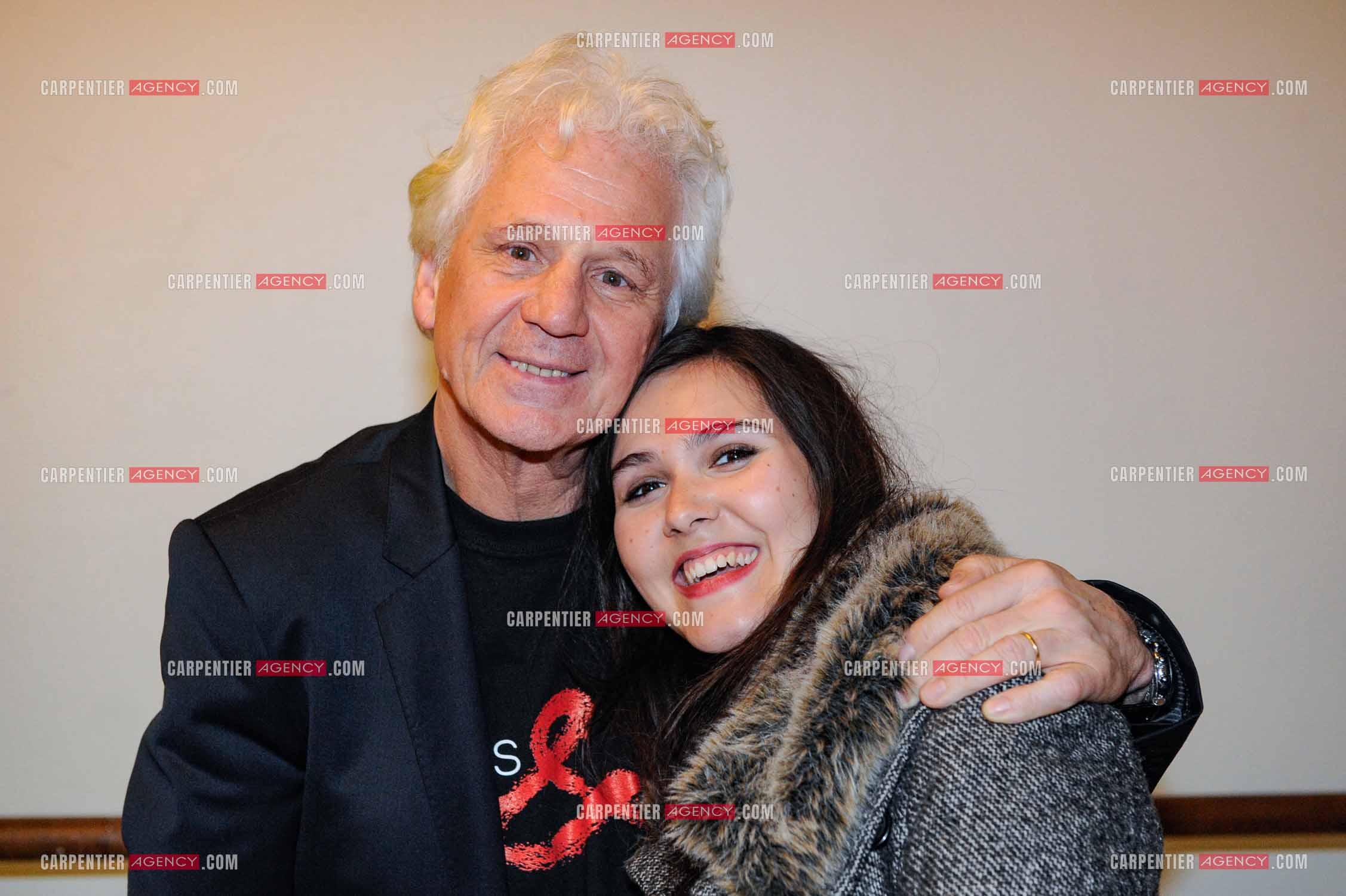 Le chanteur Gérard Lenorman en concert au Grand Rex à Paris. Dans les loges, Gérard Lenorman et la chanteuse Joyce Jonathan.  ( Exclusif )