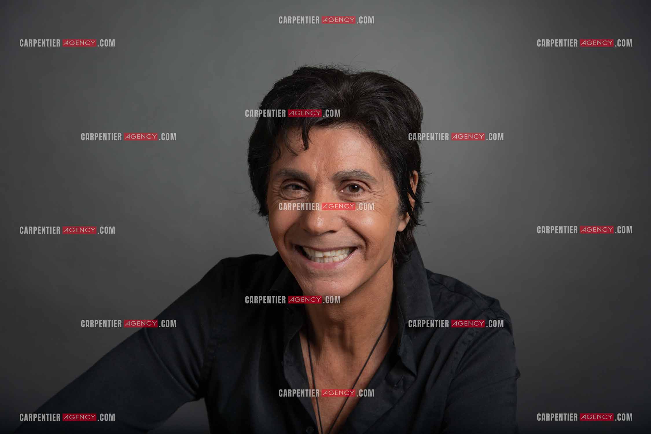 Le chanteur Jean-Luc Lahaye viens enfin d'obtenir de la part du juge l'autorisation de pouvoir se produire sur scène devant ses fans. Cela faisait presque trois années que Jean-Luc Lahaye avait été mis en examen pour viol et agression sexuelle de deux mineures, et avait été interdit par la juge d'instruction chargée des investigations de se produire en public.  ( Exclusif )