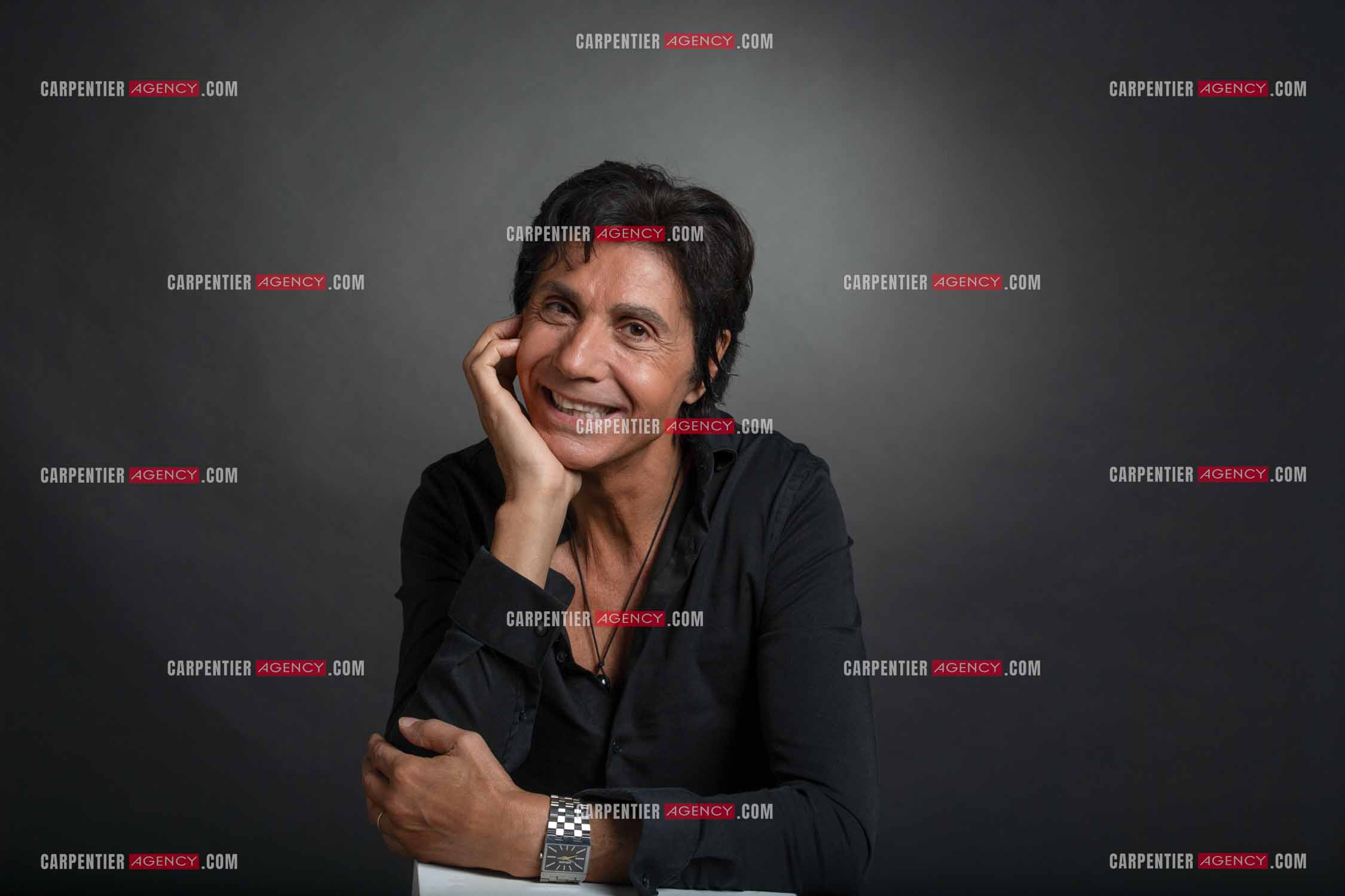 Le chanteur Jean-Luc Lahaye viens enfin d'obtenir de la part du juge l'autorisation de pouvoir se produire sur scène devant ses fans. Cela faisait presque trois années que Jean-Luc Lahaye avait été mis en examen pour viol et agression sexuelle de deux mineures, et avait été interdit par la juge d'instruction chargée des investigations de se produire en public.  ( Exclusif )