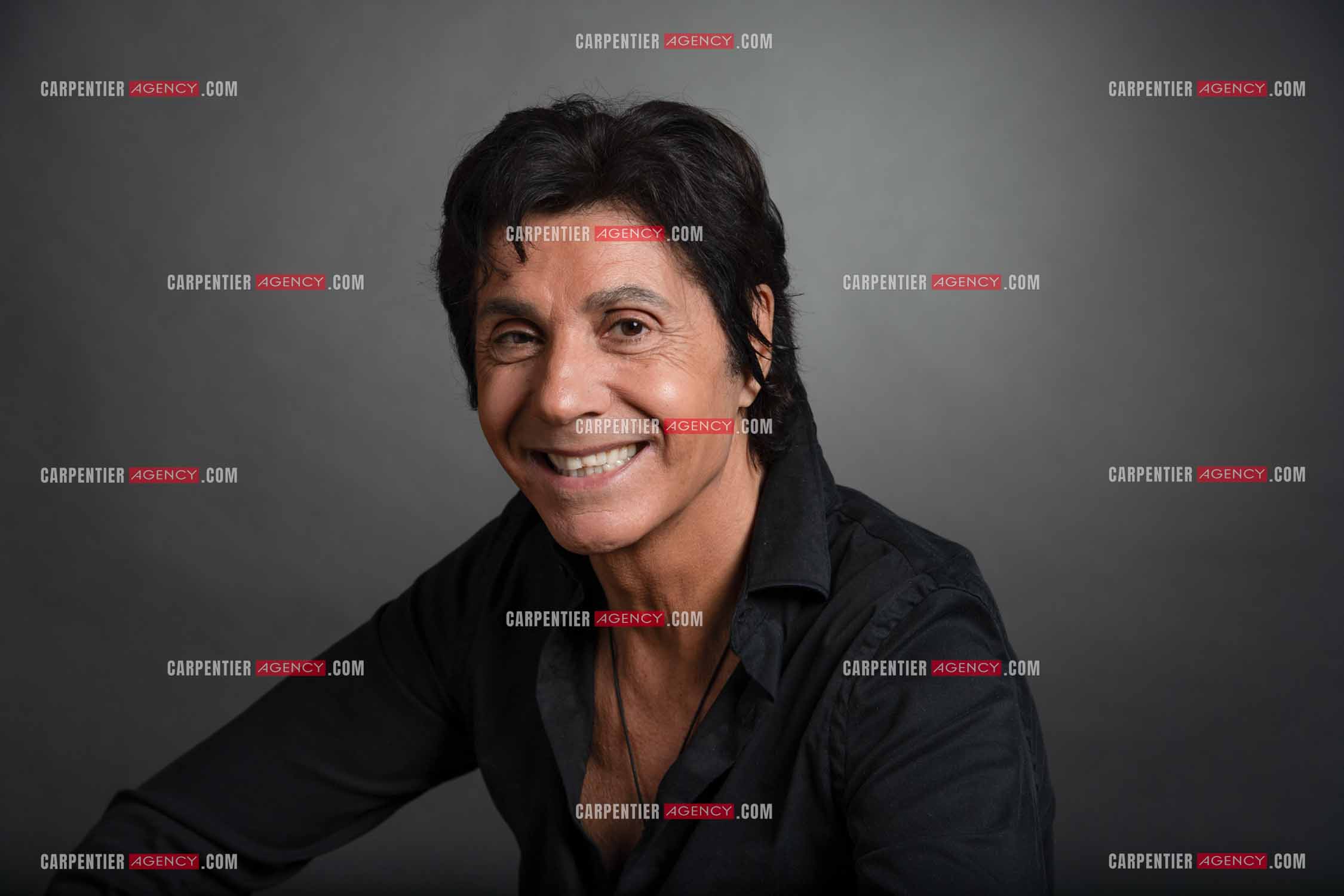 Le chanteur Jean-Luc Lahaye viens enfin d'obtenir de la part du juge l'autorisation de pouvoir se produire sur scène devant ses fans. Cela faisait presque trois années que Jean-Luc Lahaye avait été mis en examen pour viol et agression sexuelle de deux mineures, et avait été interdit par la juge d'instruction chargée des investigations de se produire en public.  ( Exclusif )