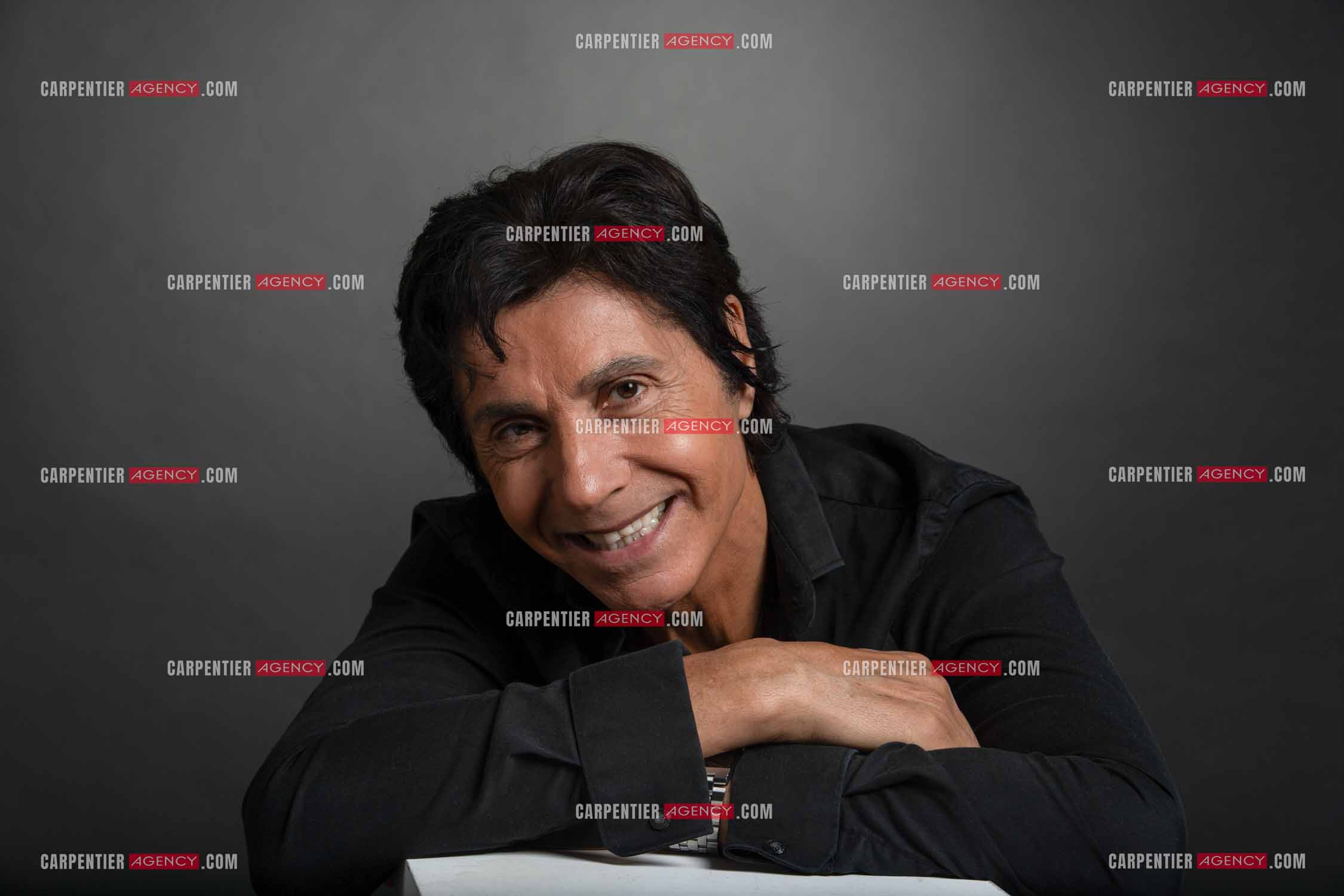 Le chanteur Jean-Luc Lahaye viens enfin d'obtenir de la part du juge l'autorisation de pouvoir se produire sur scène devant ses fans. Cela faisait presque trois années que Jean-Luc Lahaye avait été mis en examen pour viol et agression sexuelle de deux mineures, et avait été interdit par la juge d'instruction chargée des investigations de se produire en public.  ( Exclusif )