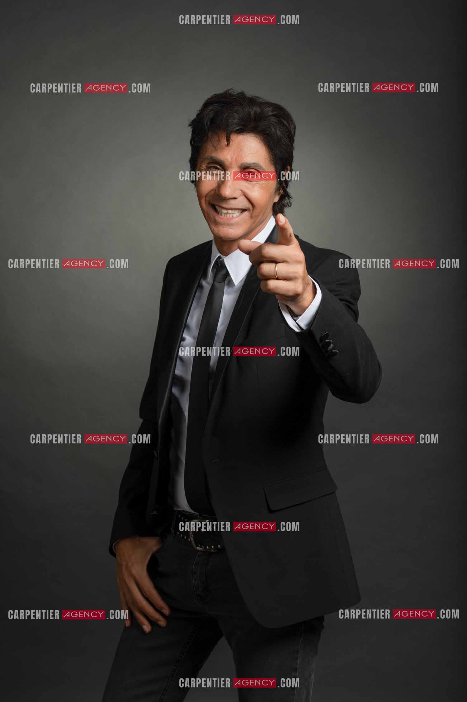 Le chanteur Jean-Luc Lahaye viens enfin d'obtenir de la part du juge l'autorisation de pouvoir se produire sur scène devant ses fans. Cela faisait presque trois années que Jean-Luc Lahaye avait été mis en examen pour viol et agression sexuelle de deux mineures, et avait été interdit par la juge d'instruction chargée des investigations de se produire en public.  ( Exclusif )