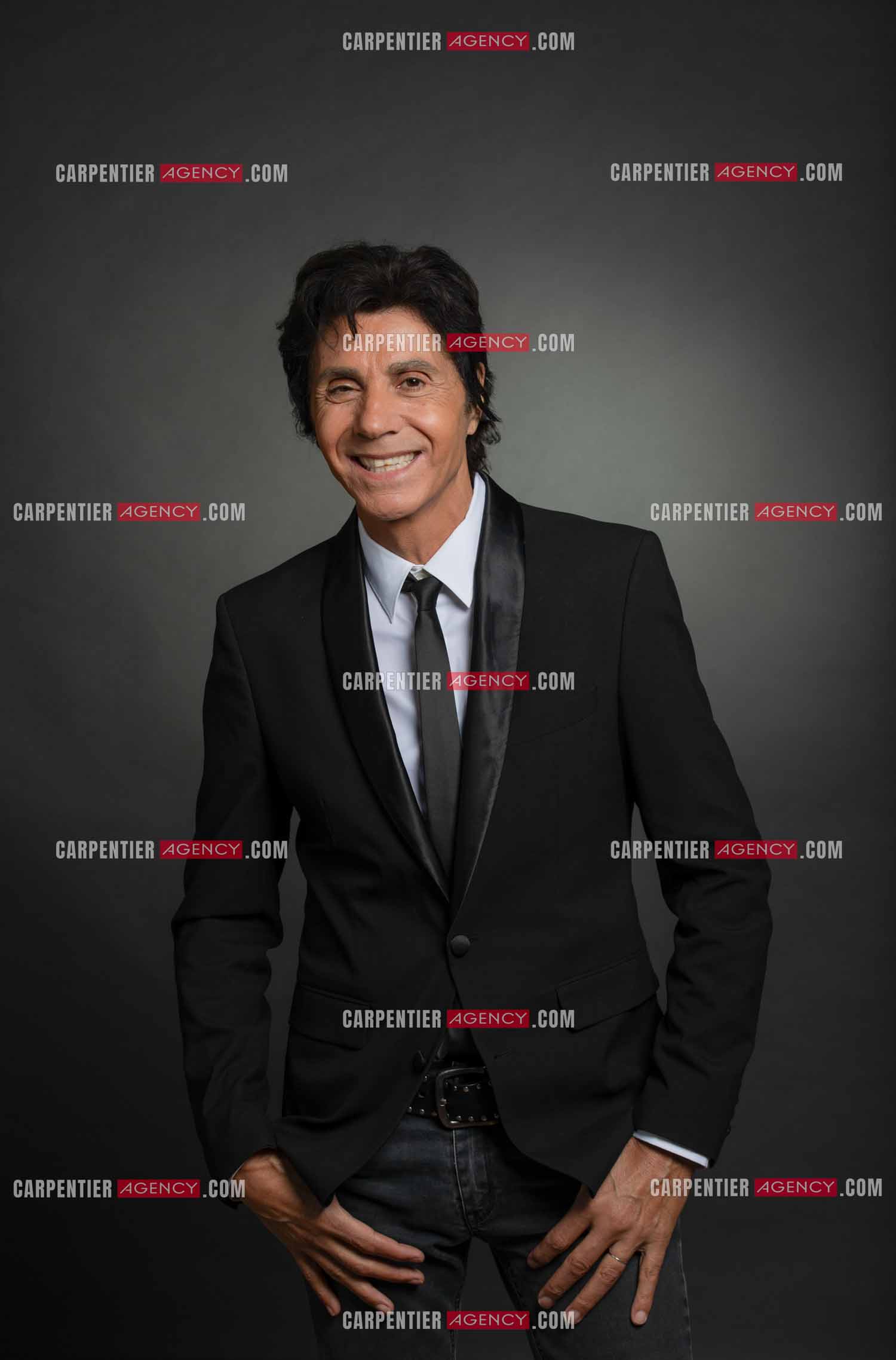 Le chanteur Jean-Luc Lahaye viens enfin d'obtenir de la part du juge l'autorisation de pouvoir se produire sur scène devant ses fans. Cela faisait presque trois années que Jean-Luc Lahaye avait été mis en examen pour viol et agression sexuelle de deux mineures, et avait été interdit par la juge d'instruction chargée des investigations de se produire en public.  ( Exclusif )