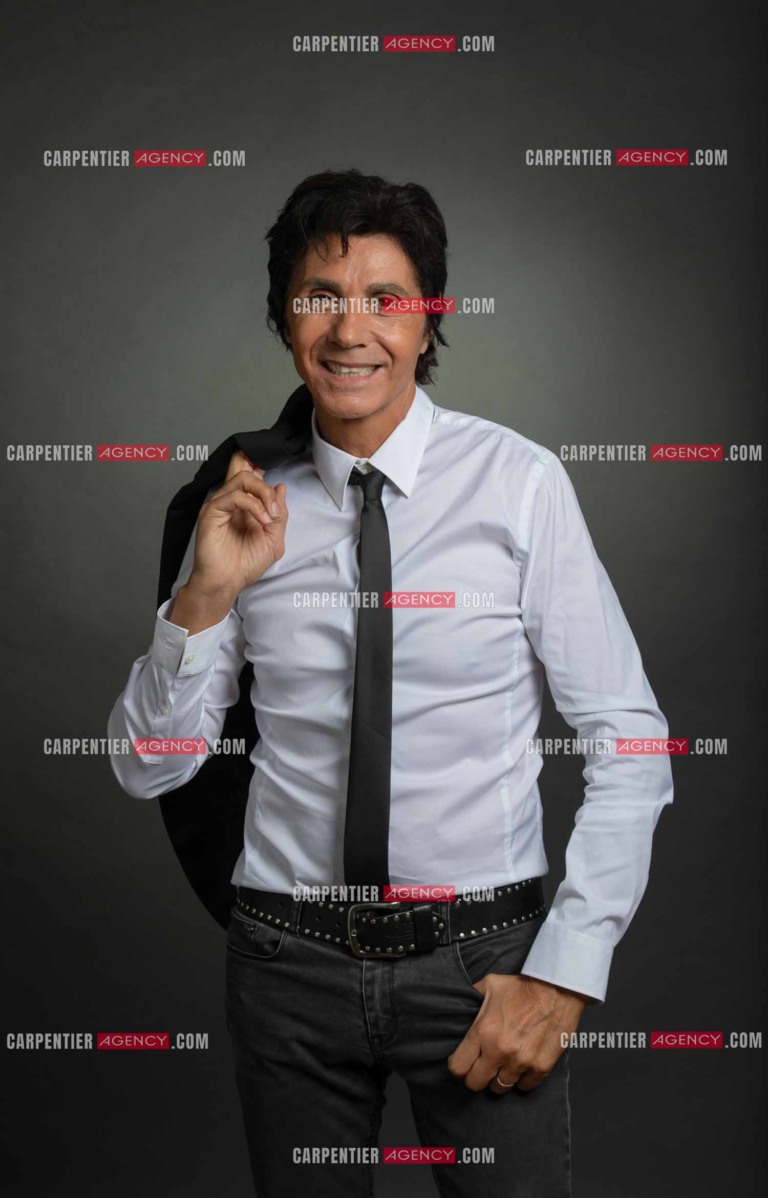 Le chanteur Jean-Luc Lahaye viens enfin d'obtenir de la part du juge l'autorisation de pouvoir se produire sur scène devant ses fans. Cela faisait presque trois années que Jean-Luc Lahaye avait été mis en examen pour viol et agression sexuelle de deux mineures, et avait été interdit par la juge d'instruction chargée des investigations de se produire en public.  ( Exclusif )