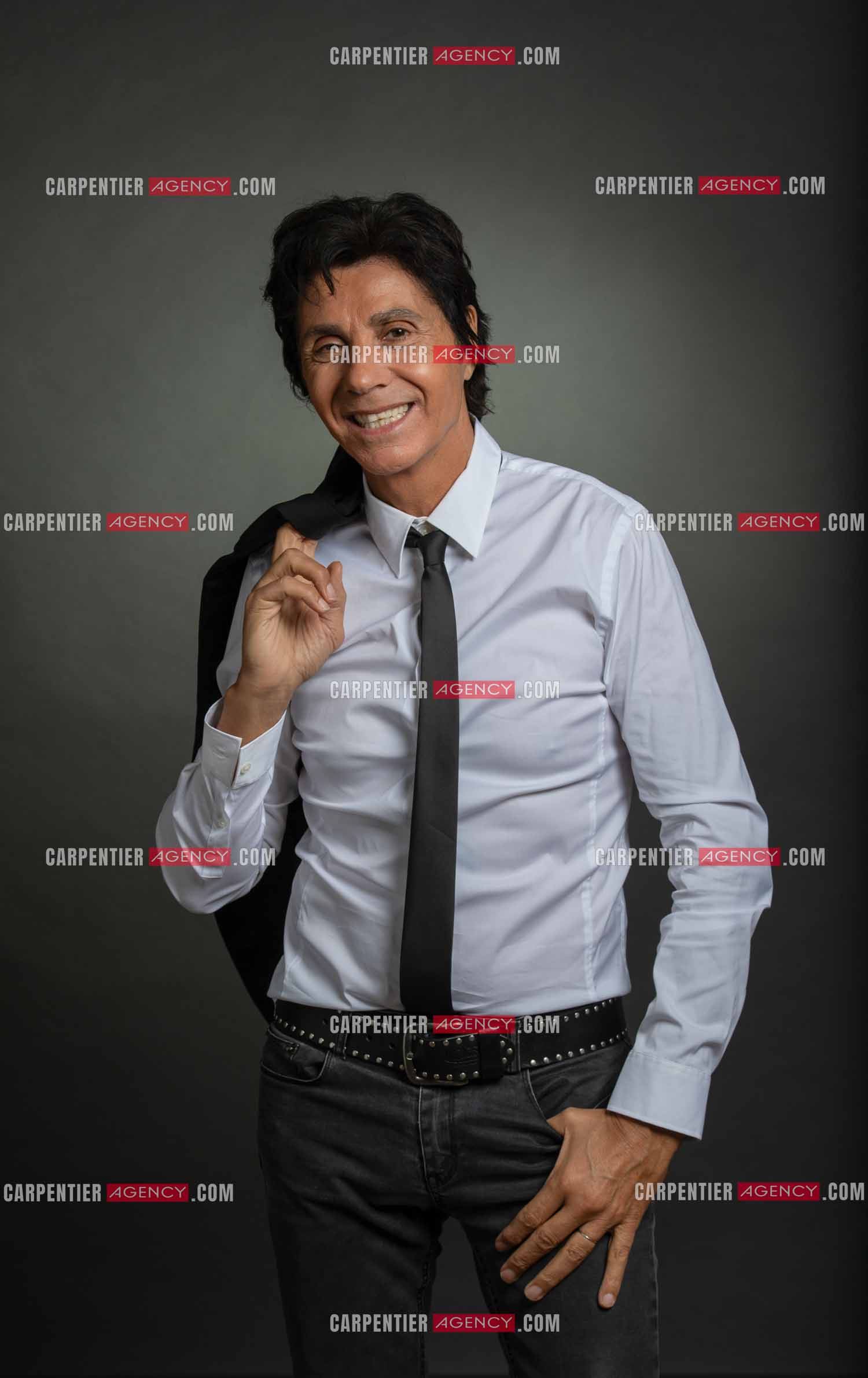 Le chanteur Jean-Luc Lahaye viens enfin d'obtenir de la part du juge l'autorisation de pouvoir se produire sur scène devant ses fans. Cela faisait presque trois années que Jean-Luc Lahaye avait été mis en examen pour viol et agression sexuelle de deux mineures, et avait été interdit par la juge d'instruction chargée des investigations de se produire en public.  ( Exclusif )