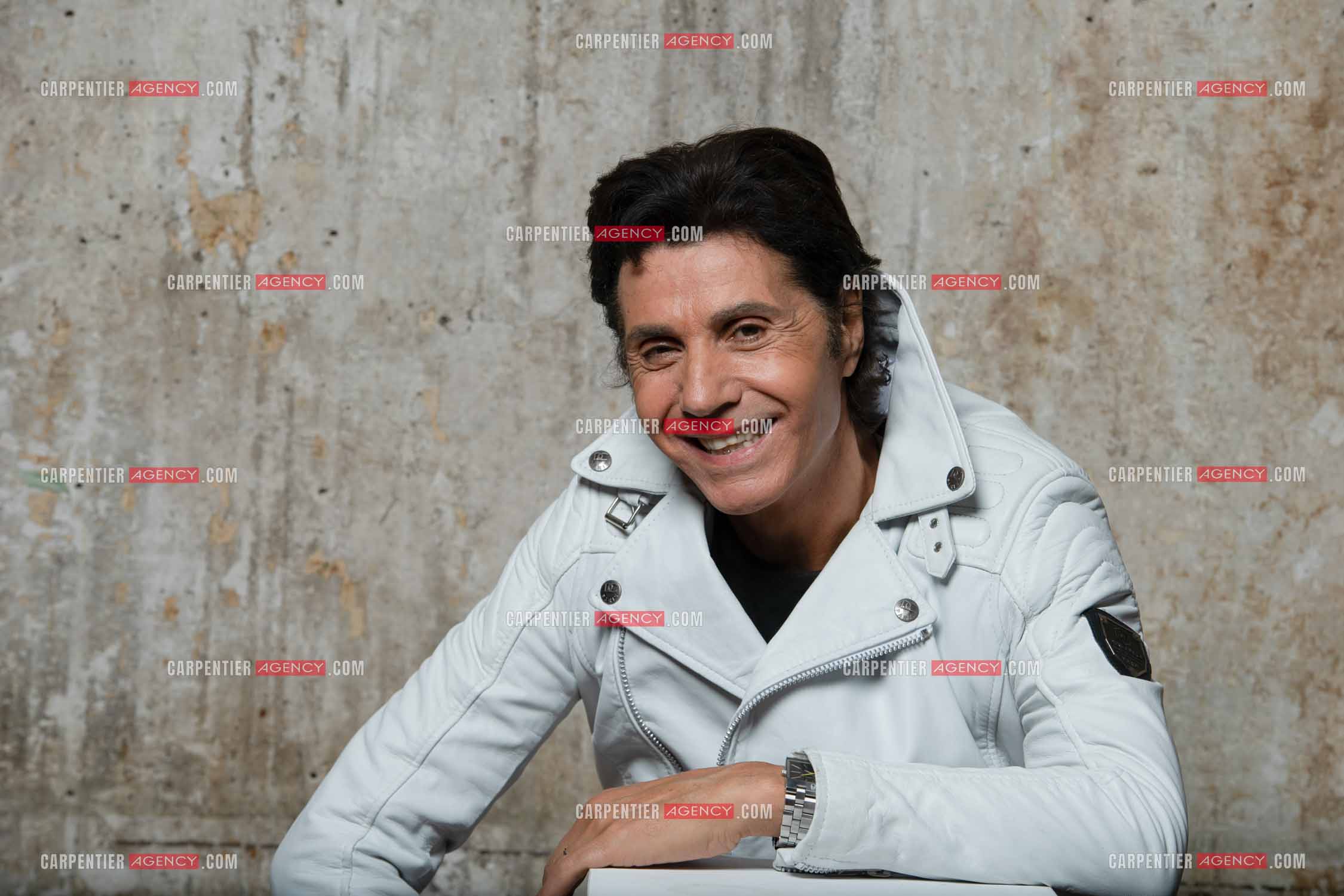 Le chanteur Jean-Luc Lahaye viens enfin d'obtenir de la part du juge l'autorisation de pouvoir se produire sur scène devant ses fans. Cela faisait presque trois années que Jean-Luc Lahaye avait été mis en examen pour viol et agression sexuelle de deux mineures, et avait été interdit par la juge d'instruction chargée des investigations de se produire en public.  ( Exclusif )