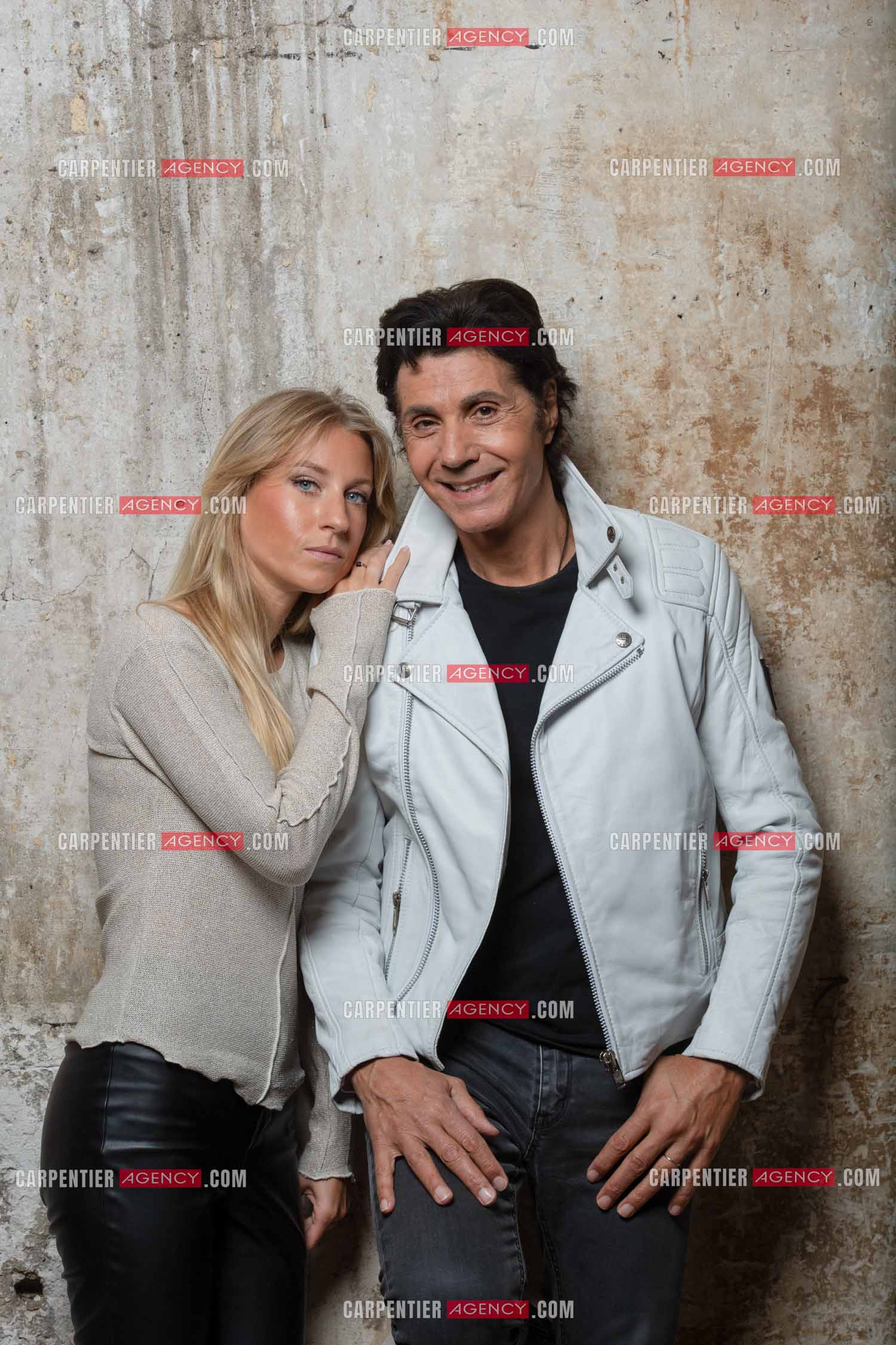 Le chanteur Jean-Luc Lahaye viens enfin d'obtenir de la part du juge l'autorisation de pouvoir se produire sur scène devant ses fans. Cela faisait presque trois années que Jean-Luc Lahaye avait été mis en examen pour viol et agression sexuelle de deux mineures, et avait été interdit par la juge d'instruction chargée des investigations de se produire en public. Jean-Luc Lahaye et sa compagne Paola.    ( Exclusif )