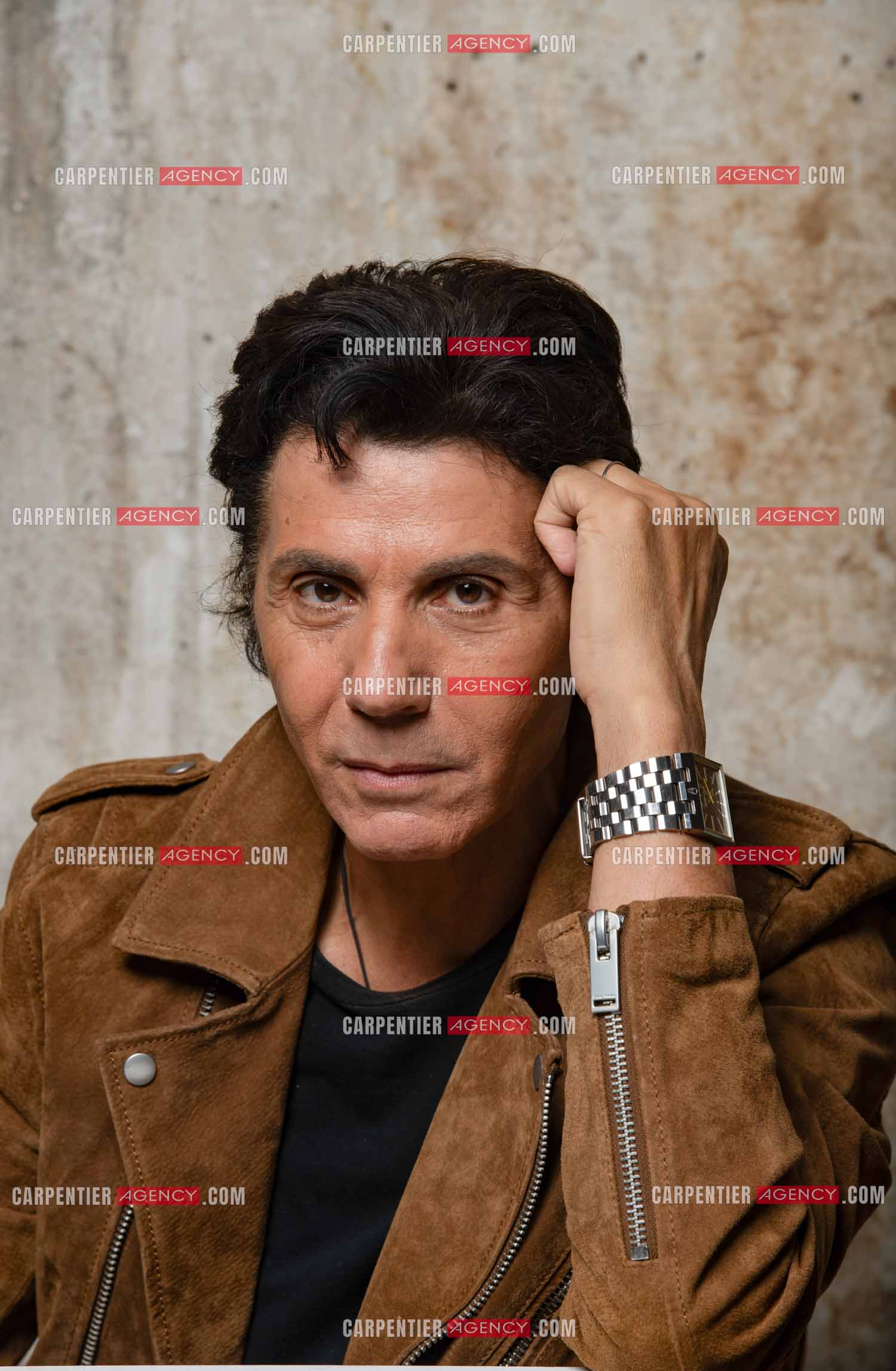 Le chanteur Jean-Luc Lahaye viens enfin d'obtenir de la part du juge l'autorisation de pouvoir se produire sur scène devant ses fans. Cela faisait presque trois années que Jean-Luc Lahaye avait été mis en examen pour viol et agression sexuelle de deux mineures, et avait été interdit par la juge d'instruction chargée des investigations de se produire en public.  ( Exclusif )