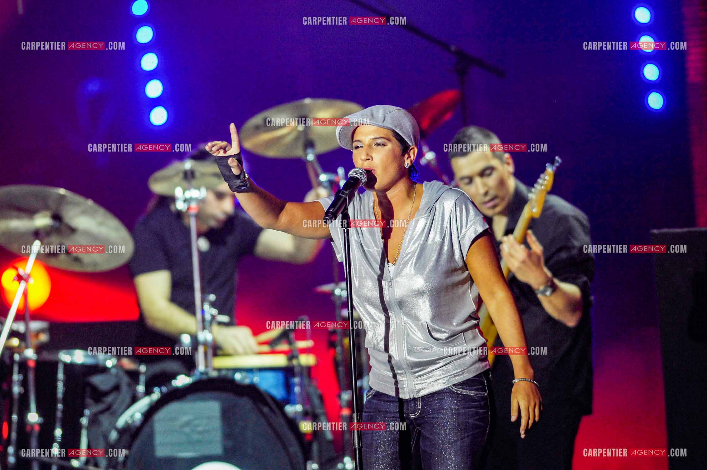 La chanteuse Diam's invitée aux Victoires de la musique en 2008 pour interpréter son titre “ Ma France à moi “. La rappeuse terminera son titre en étant émue aux larmes.