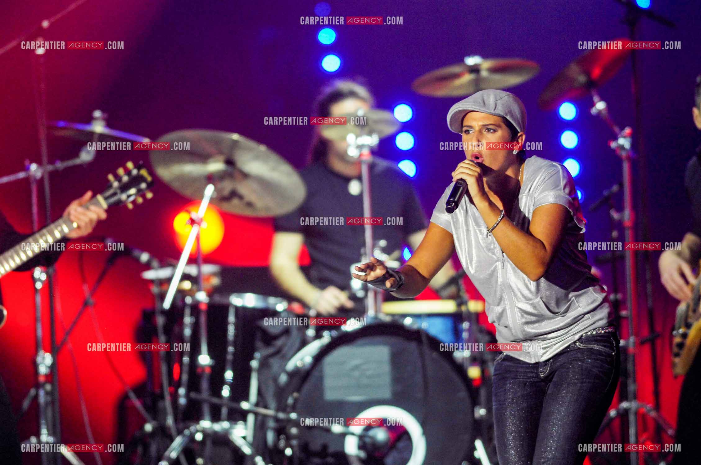 La chanteuse Diam's invitée aux Victoires de la musique en 2008 pour interpréter son titre “ Ma France à moi “. La rappeuse terminera son titre en étant émue aux larmes.