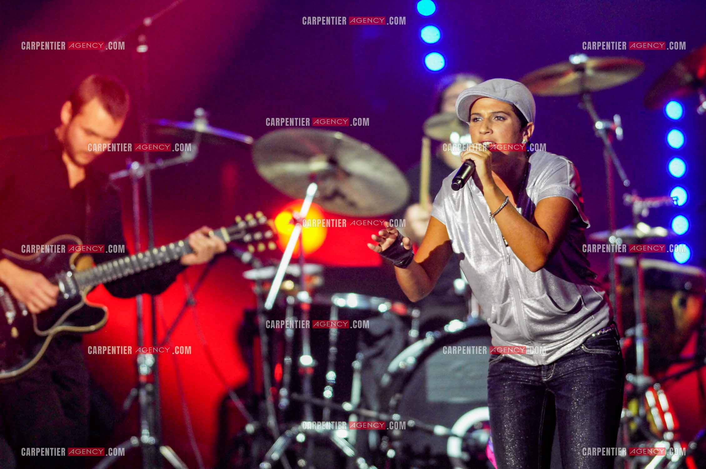 La chanteuse Diam's invitée aux Victoires de la musique en 2008 pour interpréter son titre “ Ma France à moi “. La rappeuse terminera son titre en étant émue aux larmes.