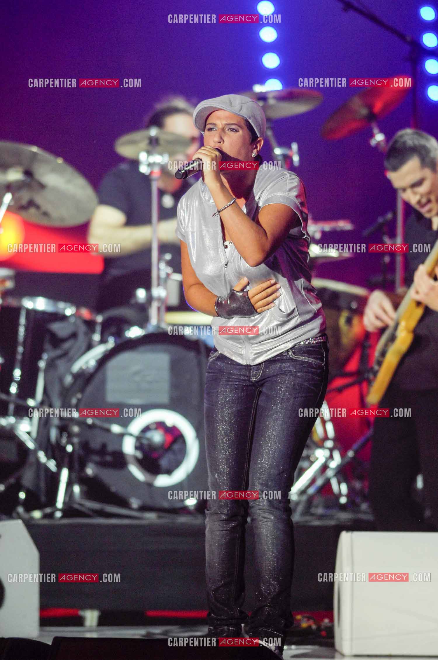 La chanteuse Diam's invitée aux Victoires de la musique en 2008 pour interpréter son titre “ Ma France à moi “. La rappeuse terminera son titre en étant émue aux larmes.