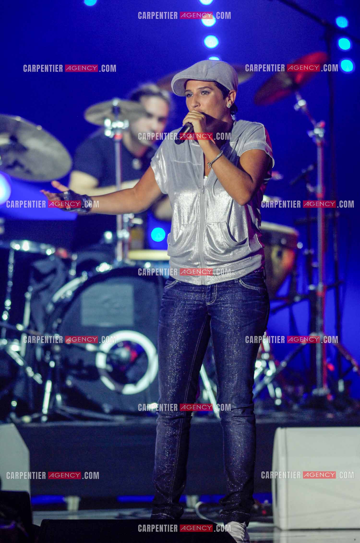 La chanteuse Diam's invitée aux Victoires de la musique en 2008 pour interpréter son titre “ Ma France à moi “. La rappeuse terminera son titre en étant émue aux larmes.