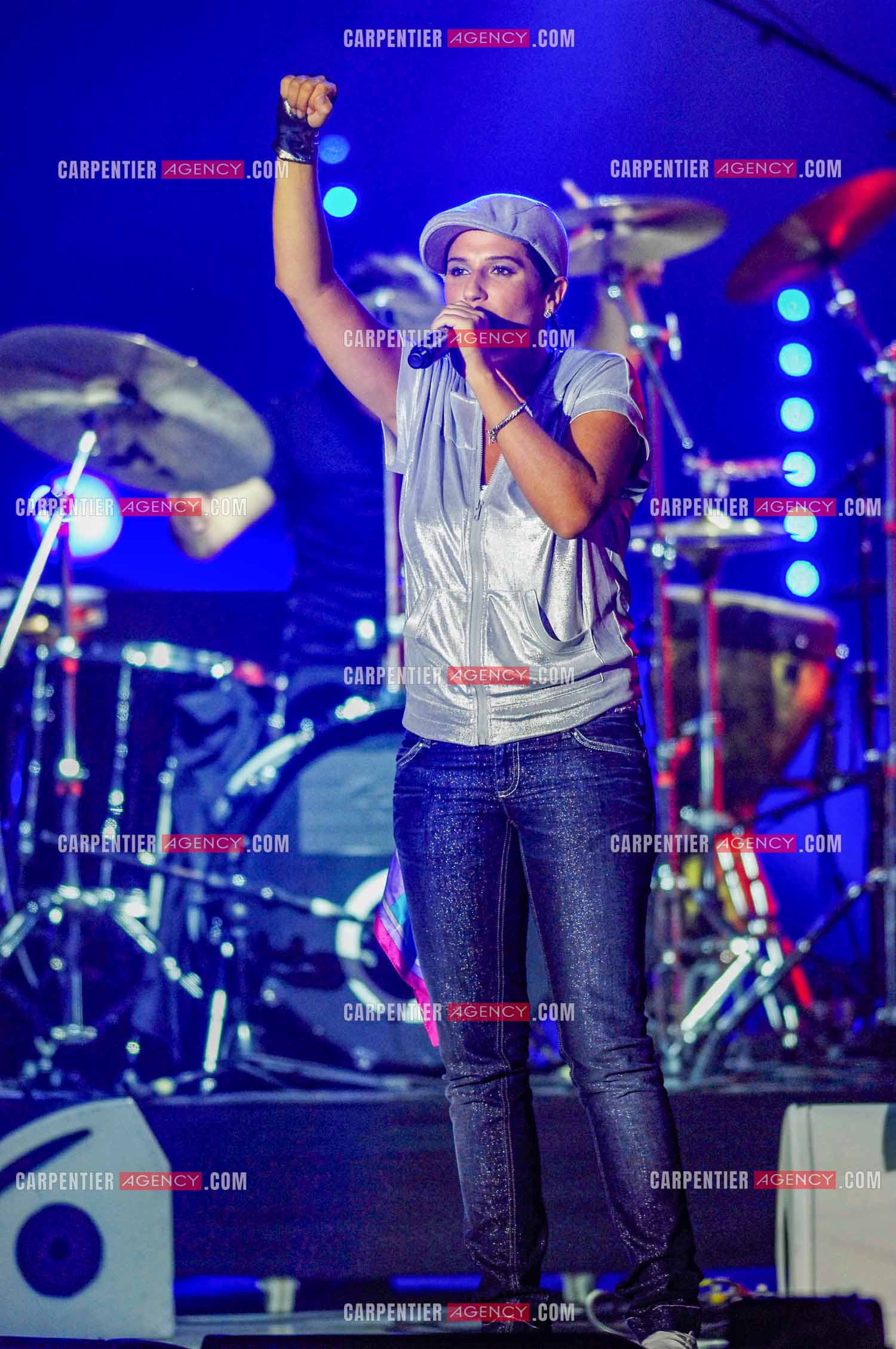 La chanteuse Diam's invitée aux Victoires de la musique en 2008 pour interpréter son titre “ Ma France à moi “. La rappeuse terminera son titre en étant émue aux larmes.