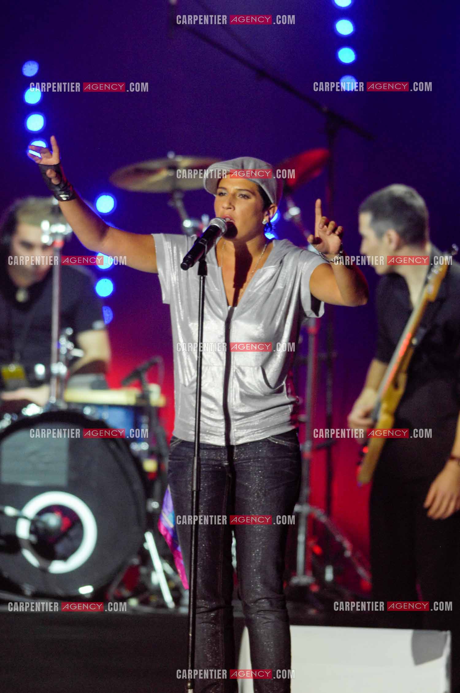 La chanteuse Diam's invitée aux Victoires de la musique en 2008 pour interpréter son titre “ Ma France à moi “. La rappeuse terminera son titre en étant émue aux larmes.