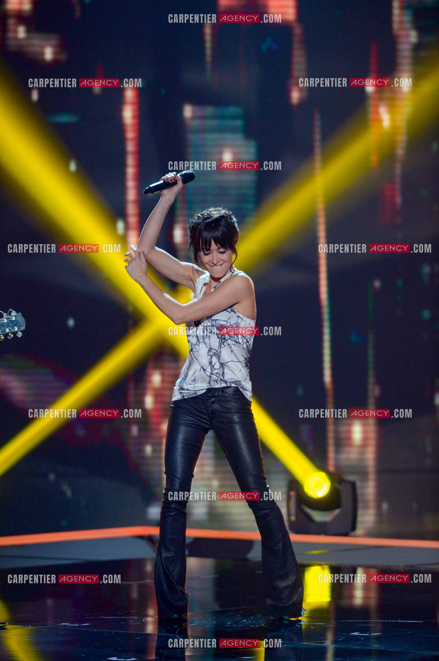 La chanteuse Jenifer Bartoli coach vocal de l'émission The Voice Kid's.  ( Exclusif )