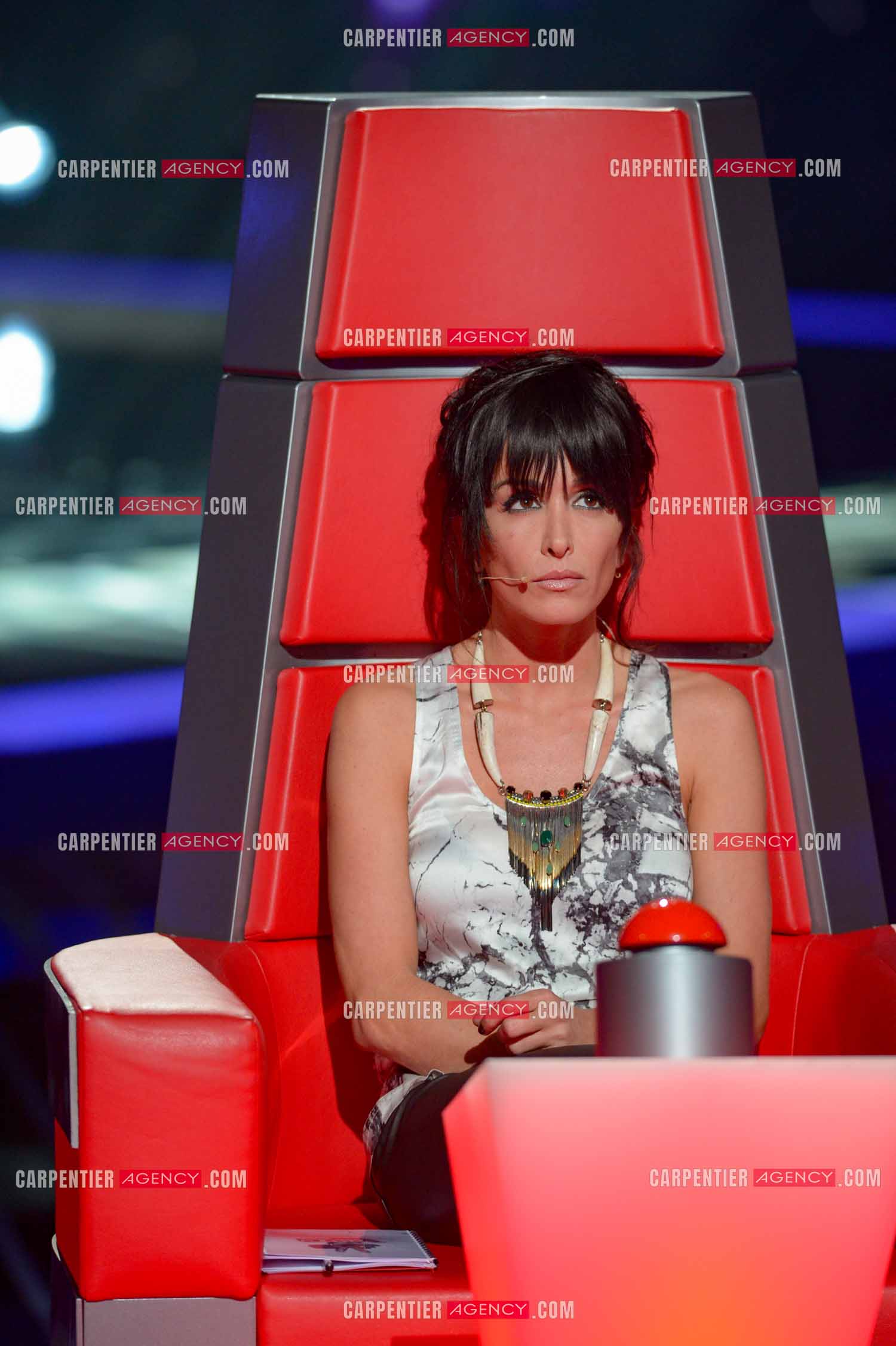 La chanteuse Jenifer Bartoli coach vocal de l'émission The Voice Kid's dans son fauteuil rouge.  ( Exclusif )