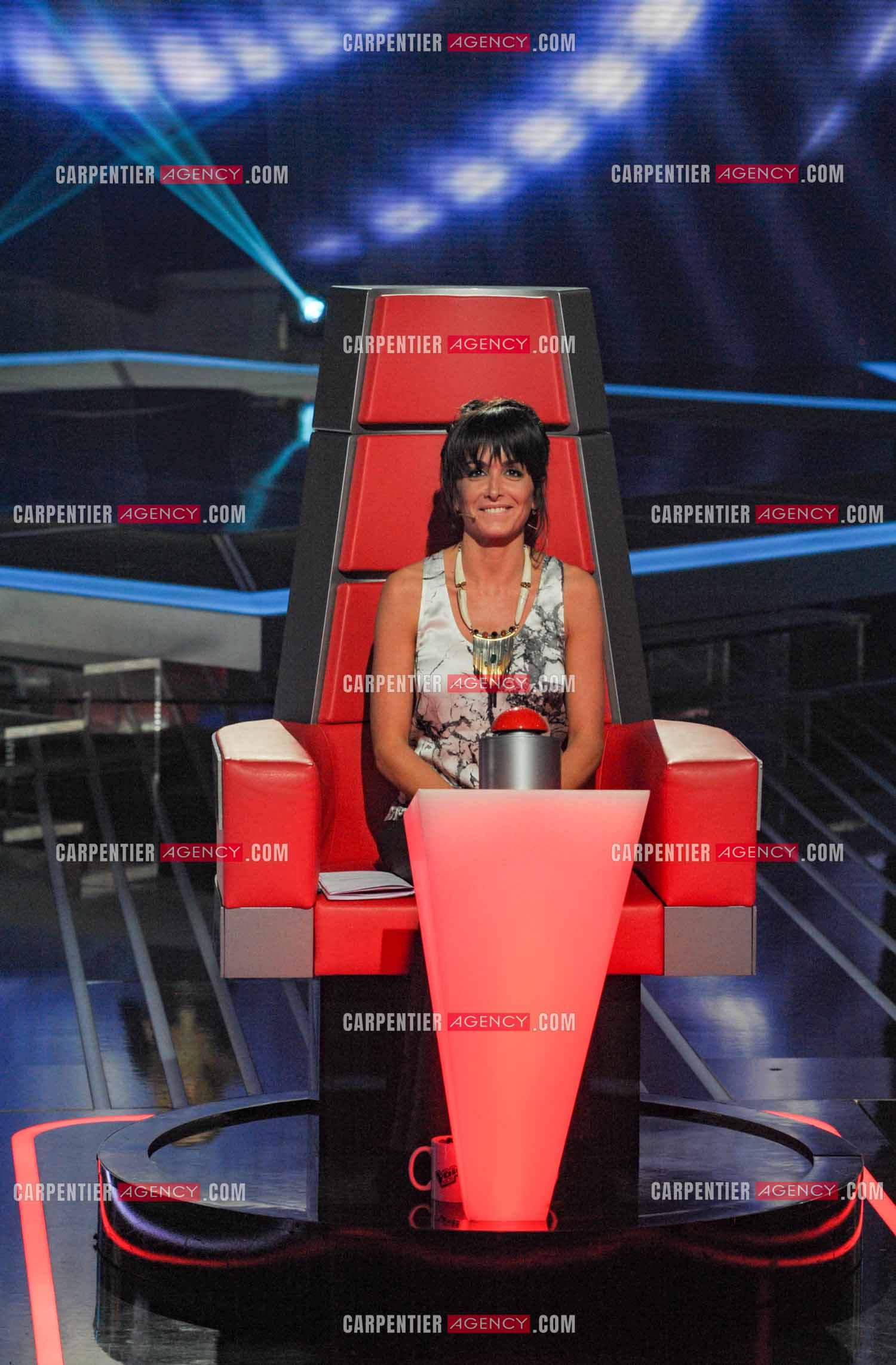 La chanteuse Jenifer Bartoli coach vocal de l'émission The Voice Kid's dans son fauteuil rouge.  ( Exclusif )