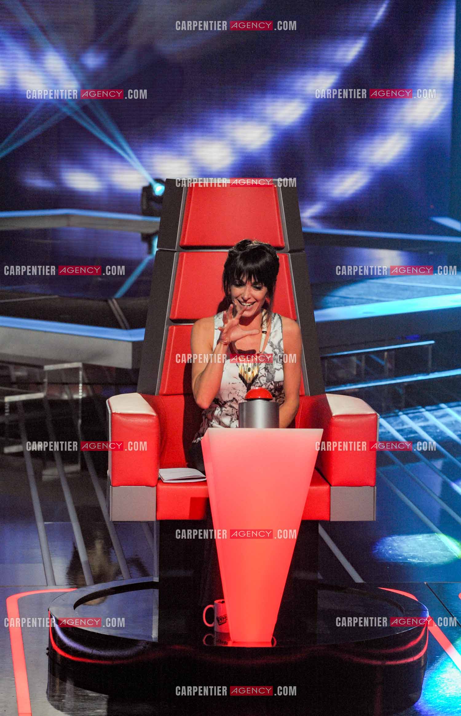 La chanteuse Jenifer Bartoli coach vocal de l'émission The Voice Kid's dans son fauteuil rouge.  ( Exclusif )