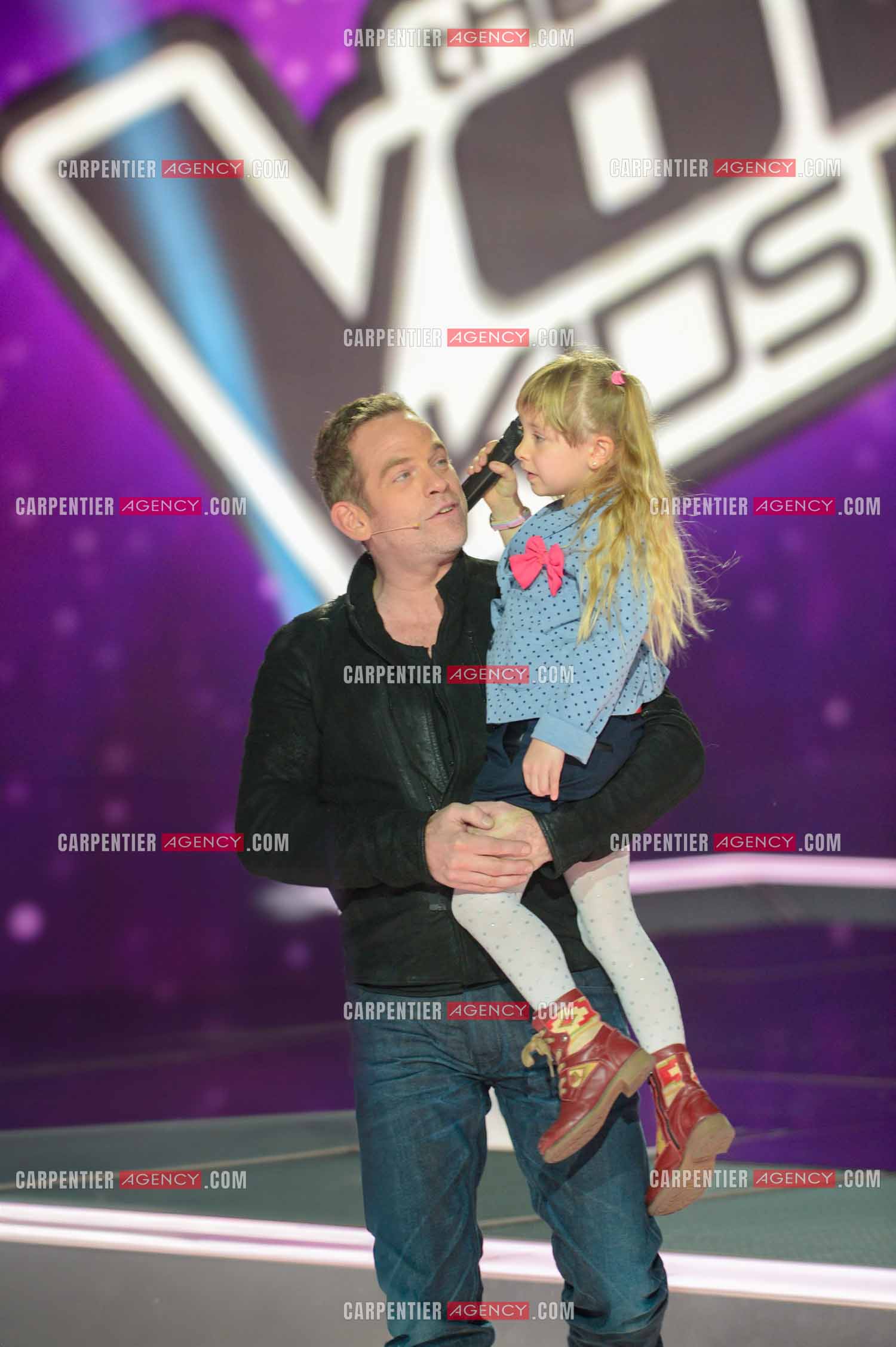 C'est le chanteur Garou qui est choisi par la petite Gloria De Blasi pour la coacher dans cette aventure.  ( Exclusif )