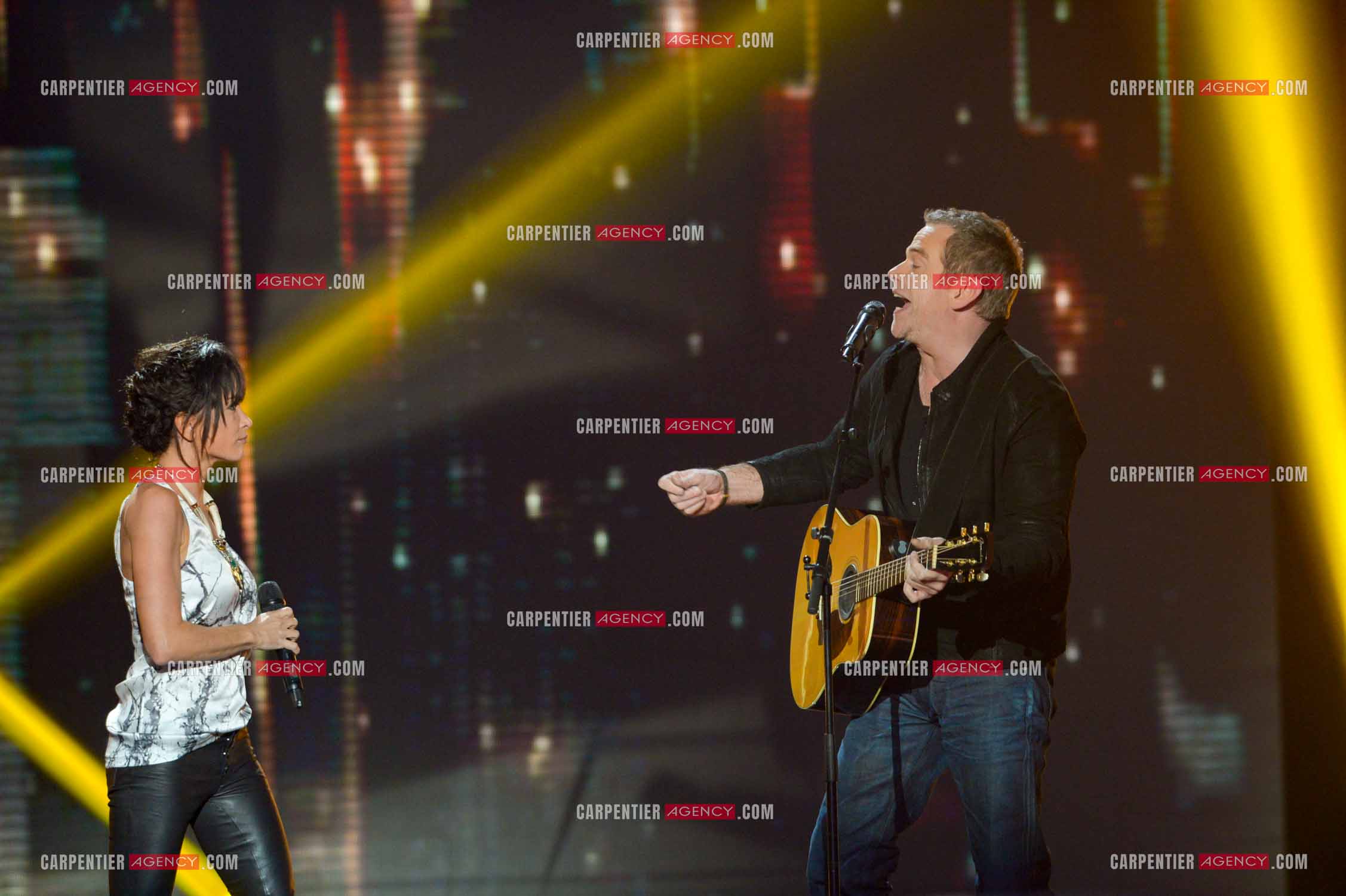 Les deux coachs de l'émission The Voice Kid's Jenifer Bertoli et Garou lors d'un duo.  ( Exclusif )