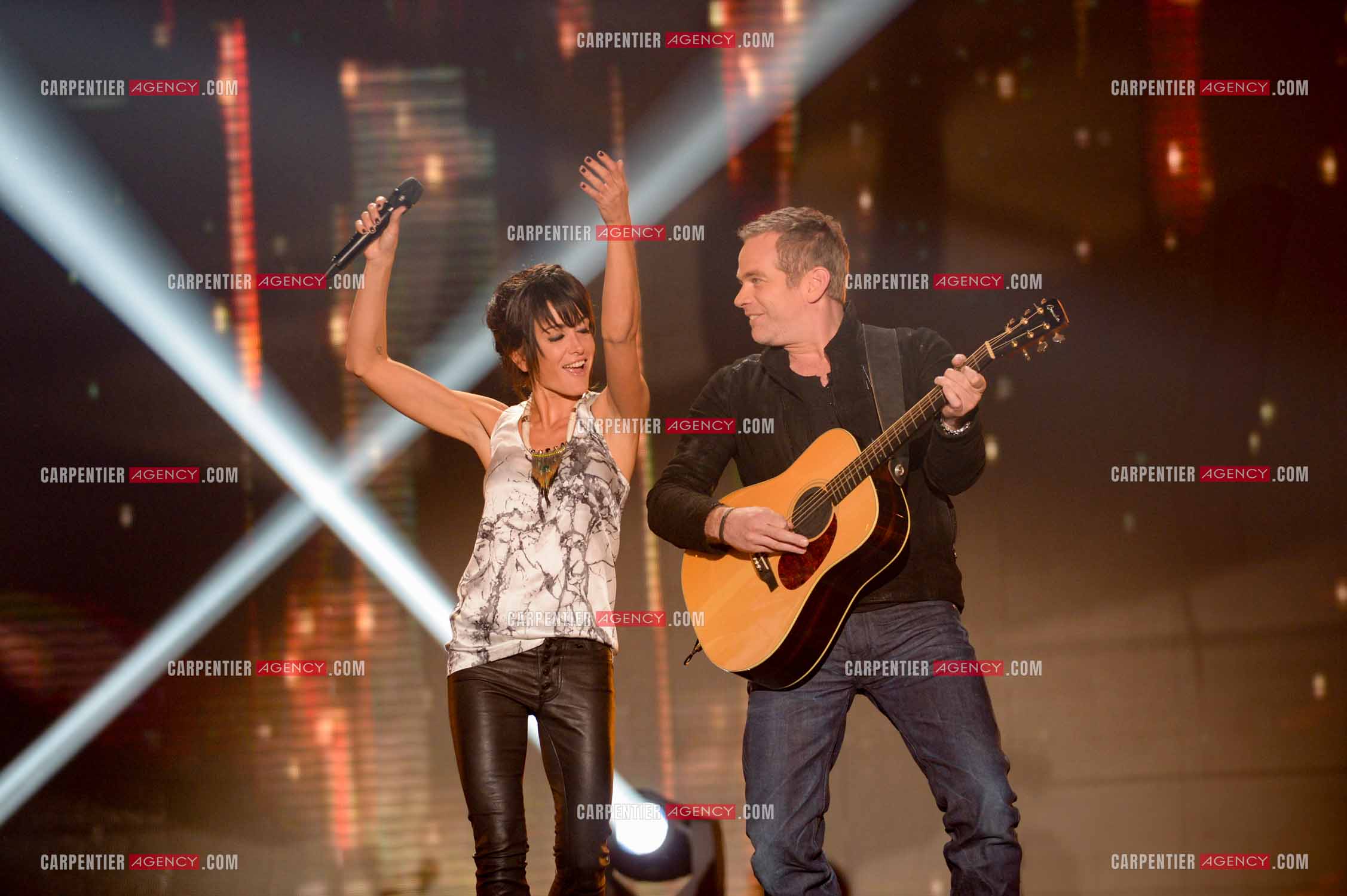 Les deux coachs de l'émission The Voice Kid's Jenifer Bertoli et Garou lors d'un duo.  ( Exclusif )