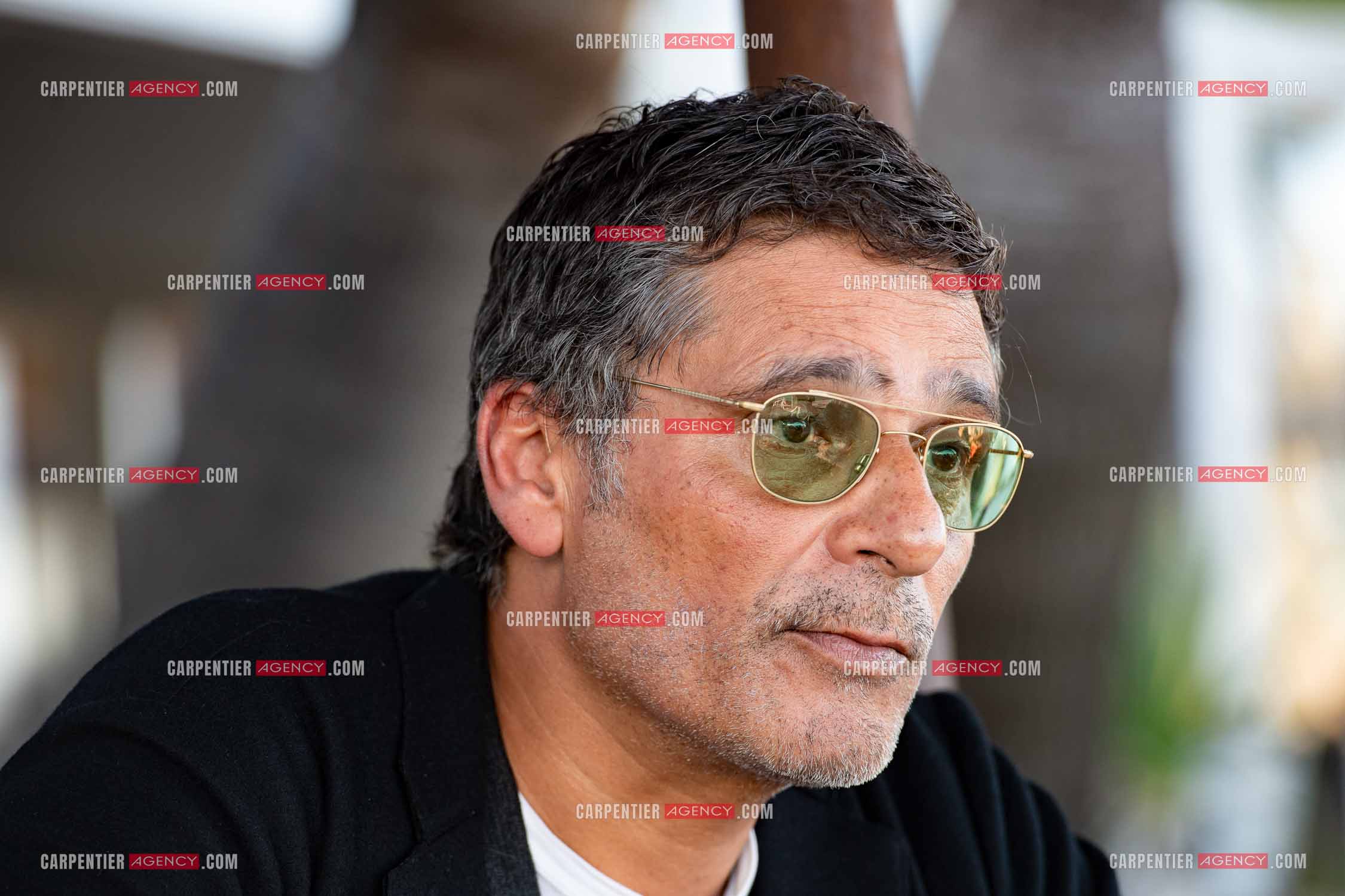 L'acteur Pascal Elbé sur la plage du Mourillon à Toulon pour la promo de son dernier film “ ON EST FAIT POUR S'ENTENDRE “.   ( Exclusif )