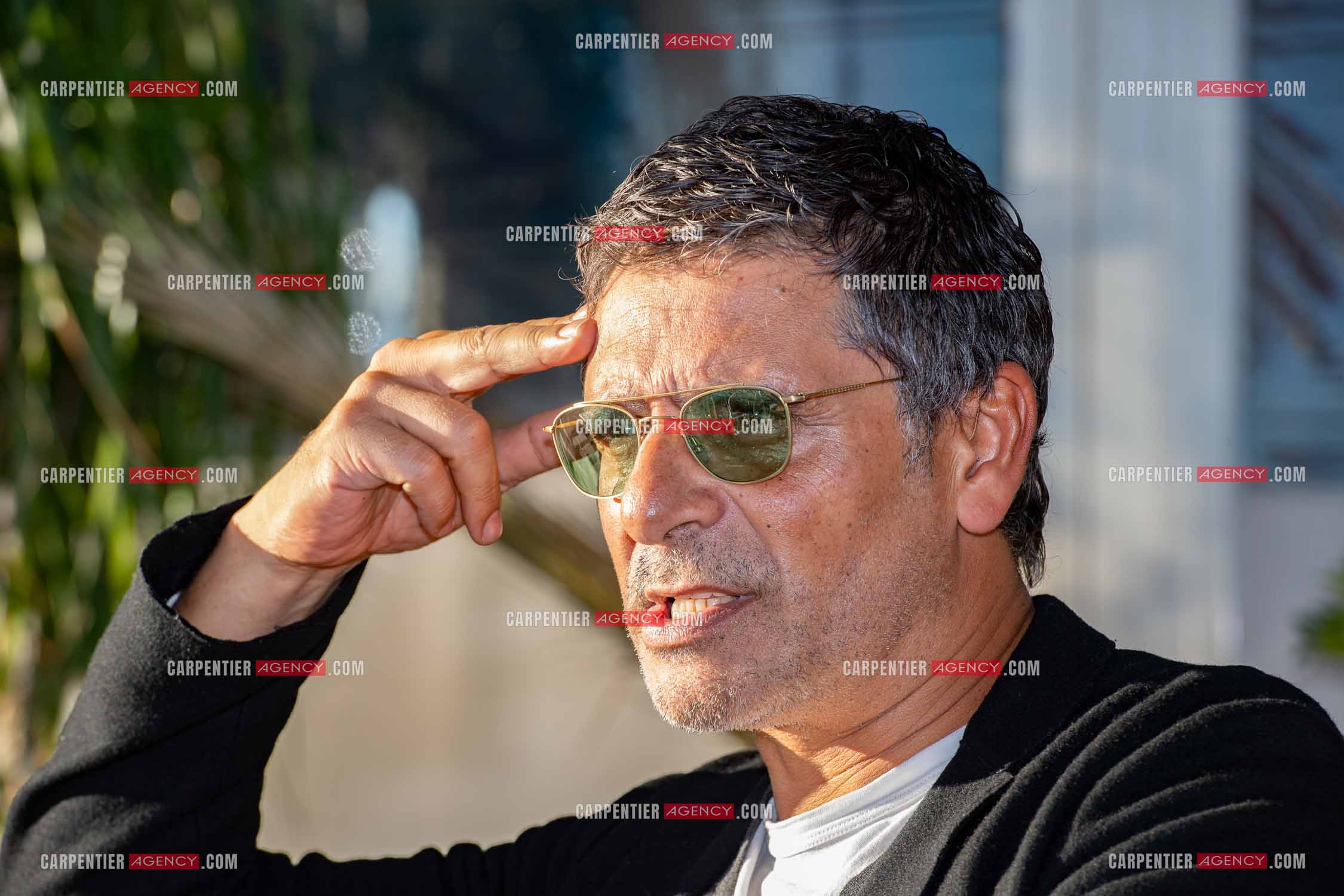 L'acteur Pascal Elbé sur la plage du Mourillon à Toulon pour la promo de son dernier film “ ON EST FAIT POUR S'ENTENDRE “.   ( Exclusif )