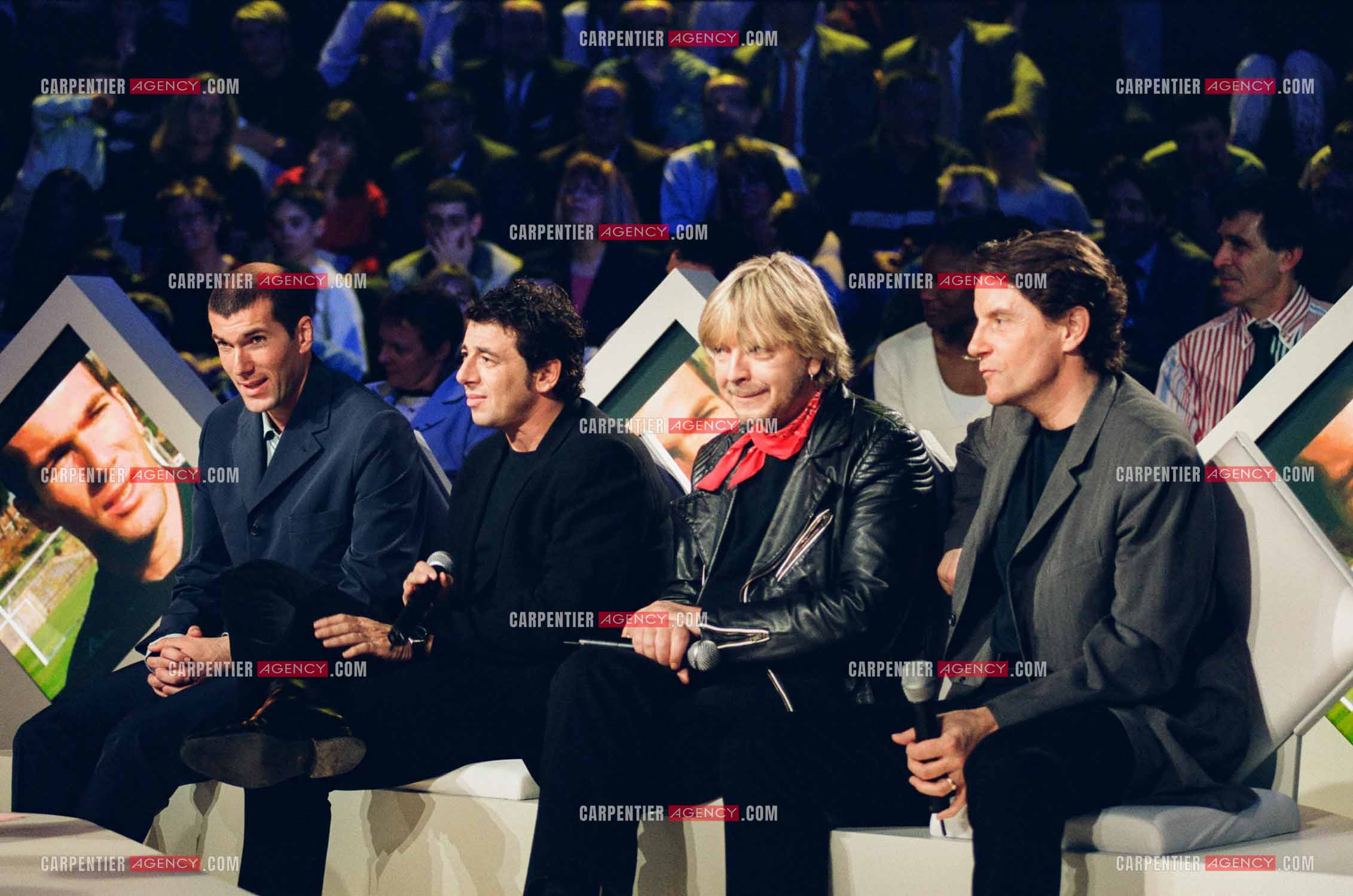 Le chanteur Renaud Séchan invité de l'émission spéciale “ELA“ assosiation parainée par le footbaleur Zinédine Zidane. Ici avec les autres artistes Patrick Bruel et Francis Cabrel.  ( Exclusif )