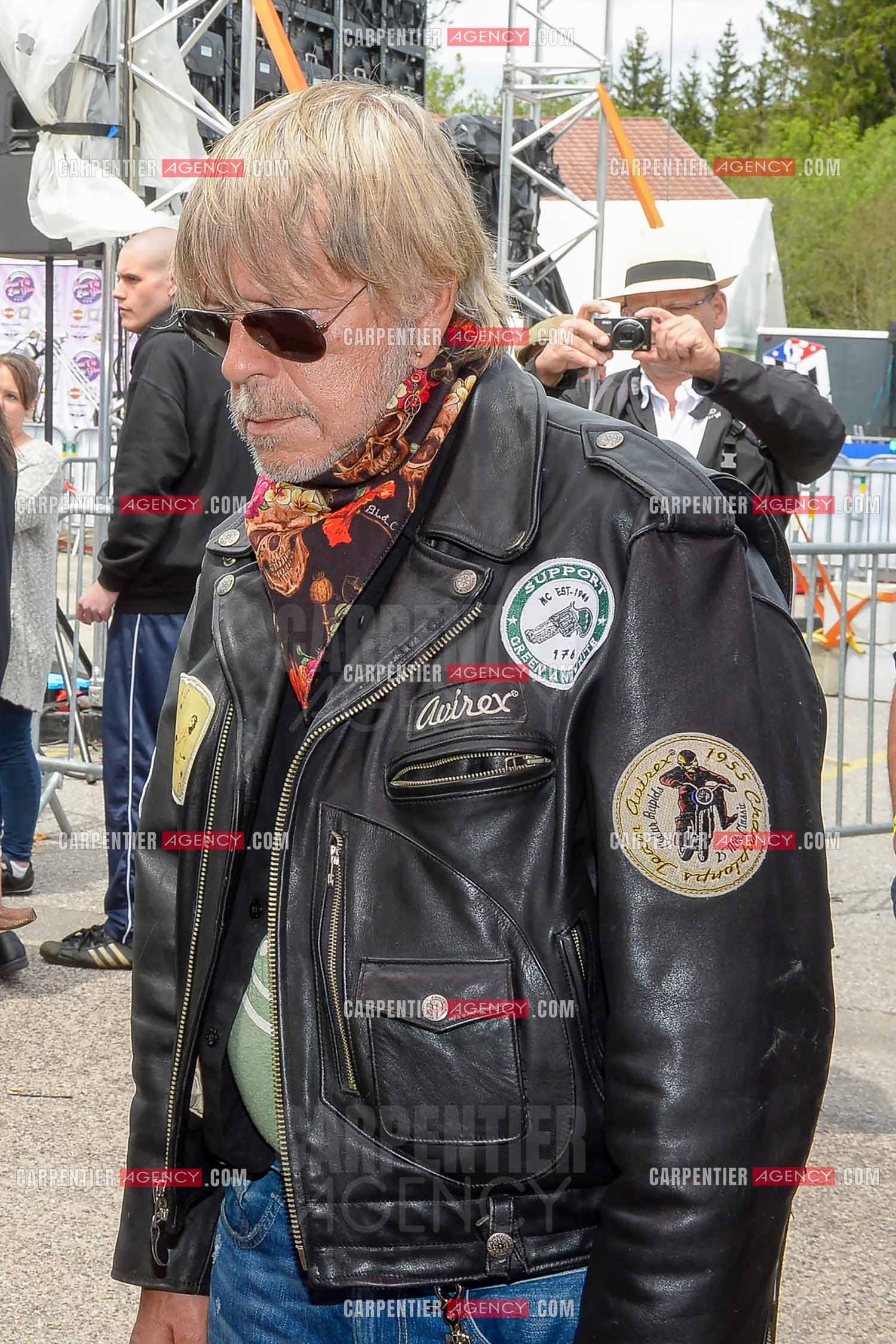 Le chanteur Renaud ( parrain de cette seconde édition ) assiste au "Motordays" à Gérardmer en 2016. Renaud visite les stands à la recherche de tee-shirts ou autres souvenirs.  ( Exclusif )