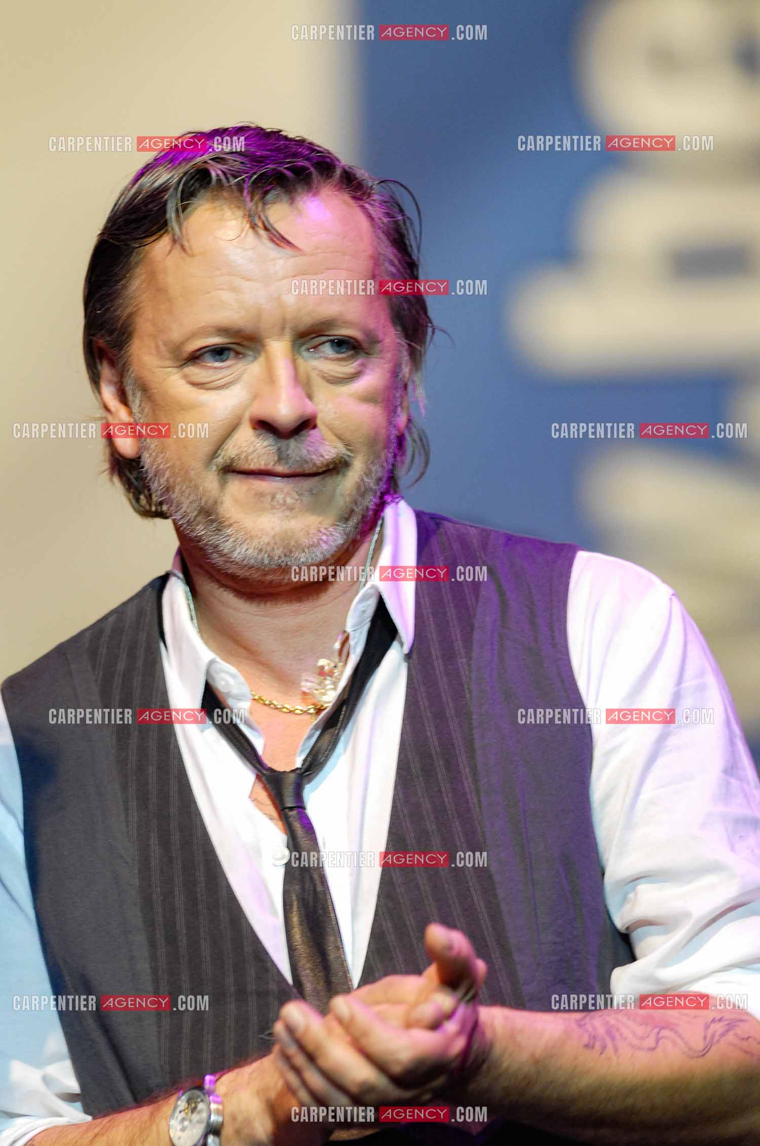 Le chanteur Renaud lors d'un concert de soutien au Zénith de Paris au profit de la libération d'Ingrid Betancourt.