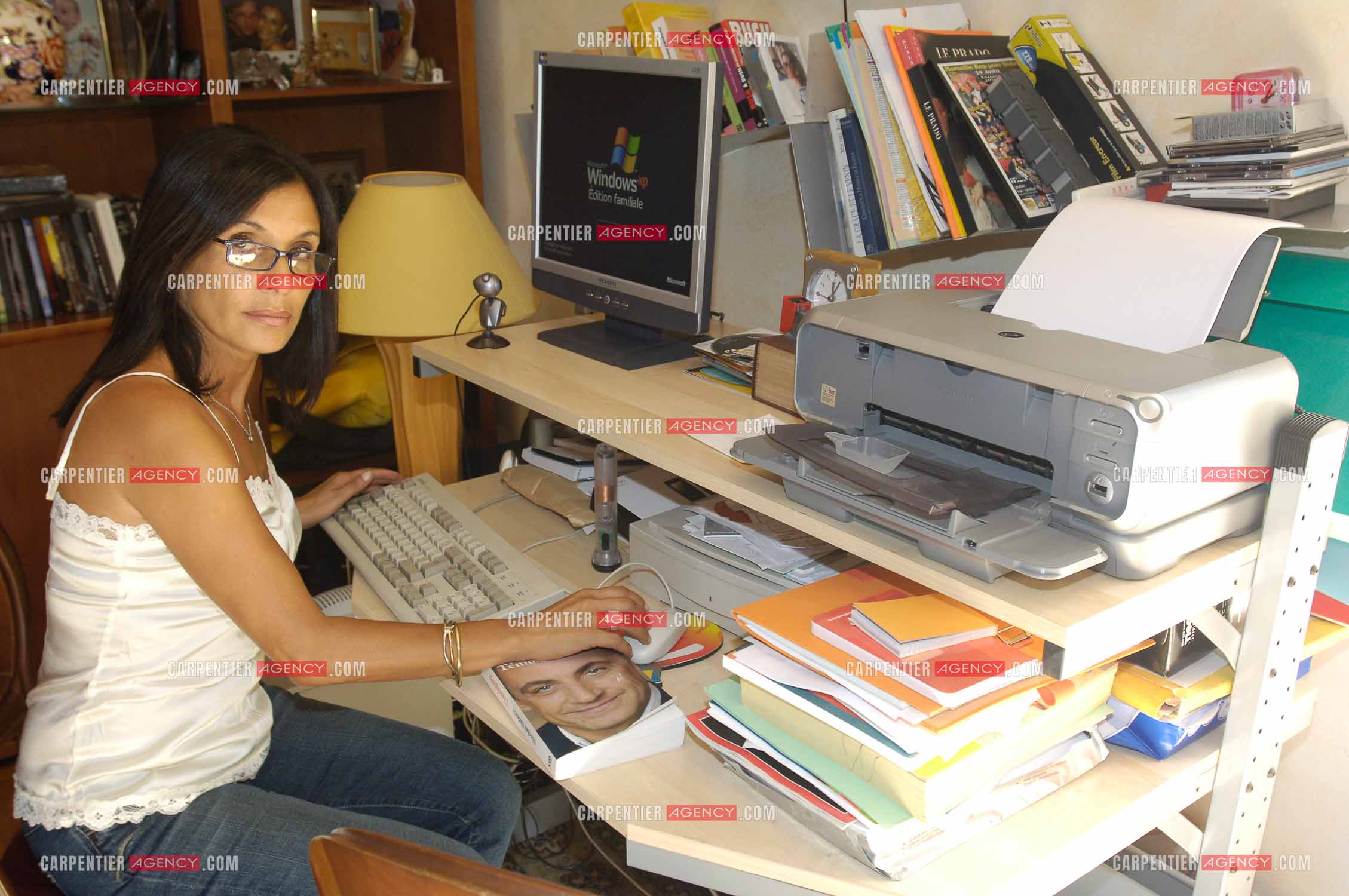 Nora PREZIOSI femme politique française Adjointe au Maire de Marseille Jean-Claude Gaudin, et chargé des femmes, conseillère Régionale Région Sud. ici, chez elle. ( Exclue )