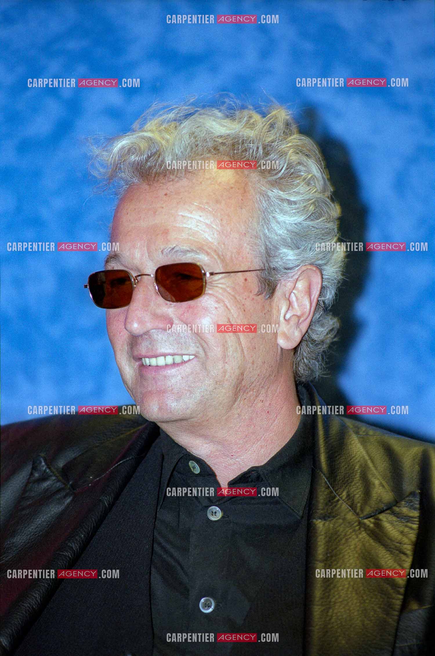 Les artistes et auteurs de la nouvelle version de la comédie musicale Notre-Dame de Paris qui se jouera à Londres viennent faire leur promotion au Midem à Cannes le 23 janvier 2000. L'auteur Luc Plamondon.